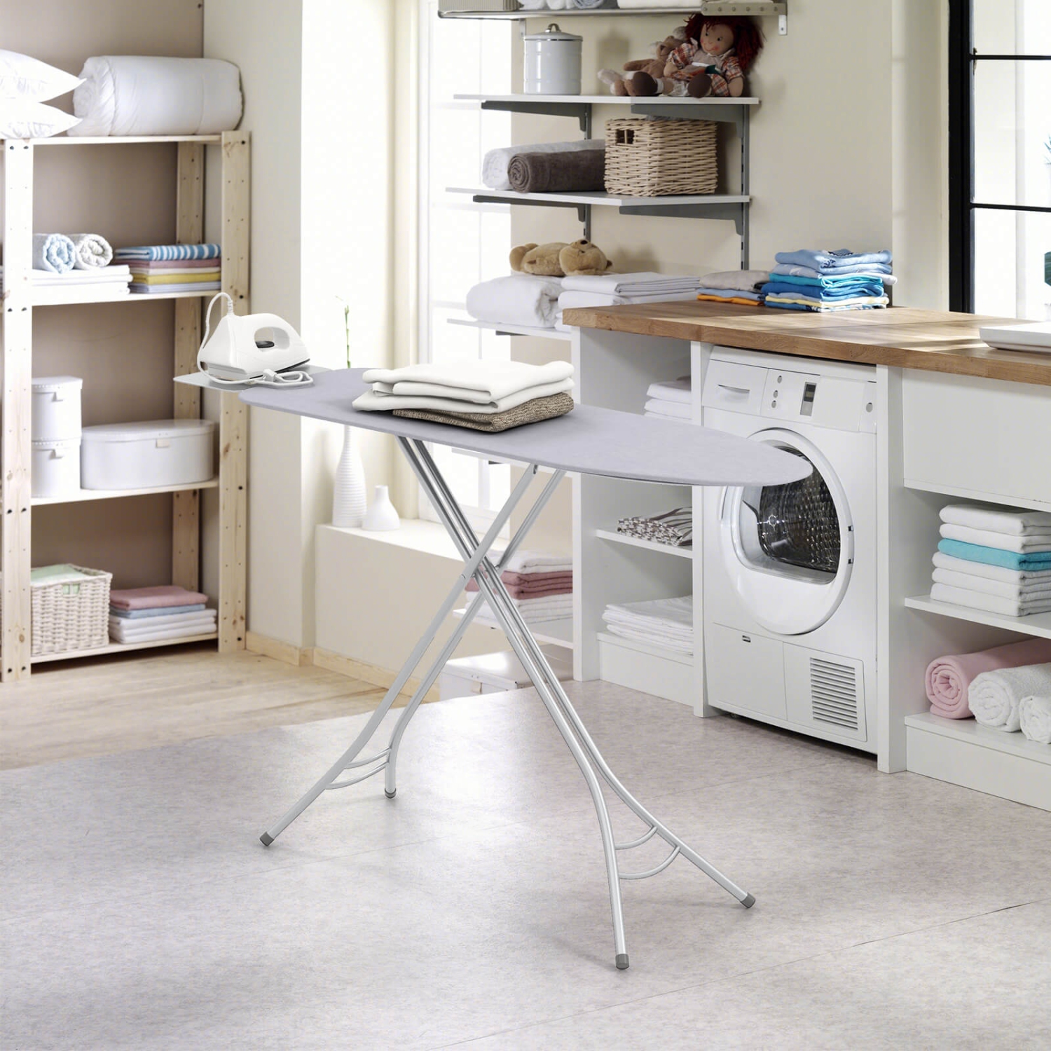 Planche à repasser compacte et portative avec support pour fer à repasser; housse amovible; cadre en métal robuste de Costway