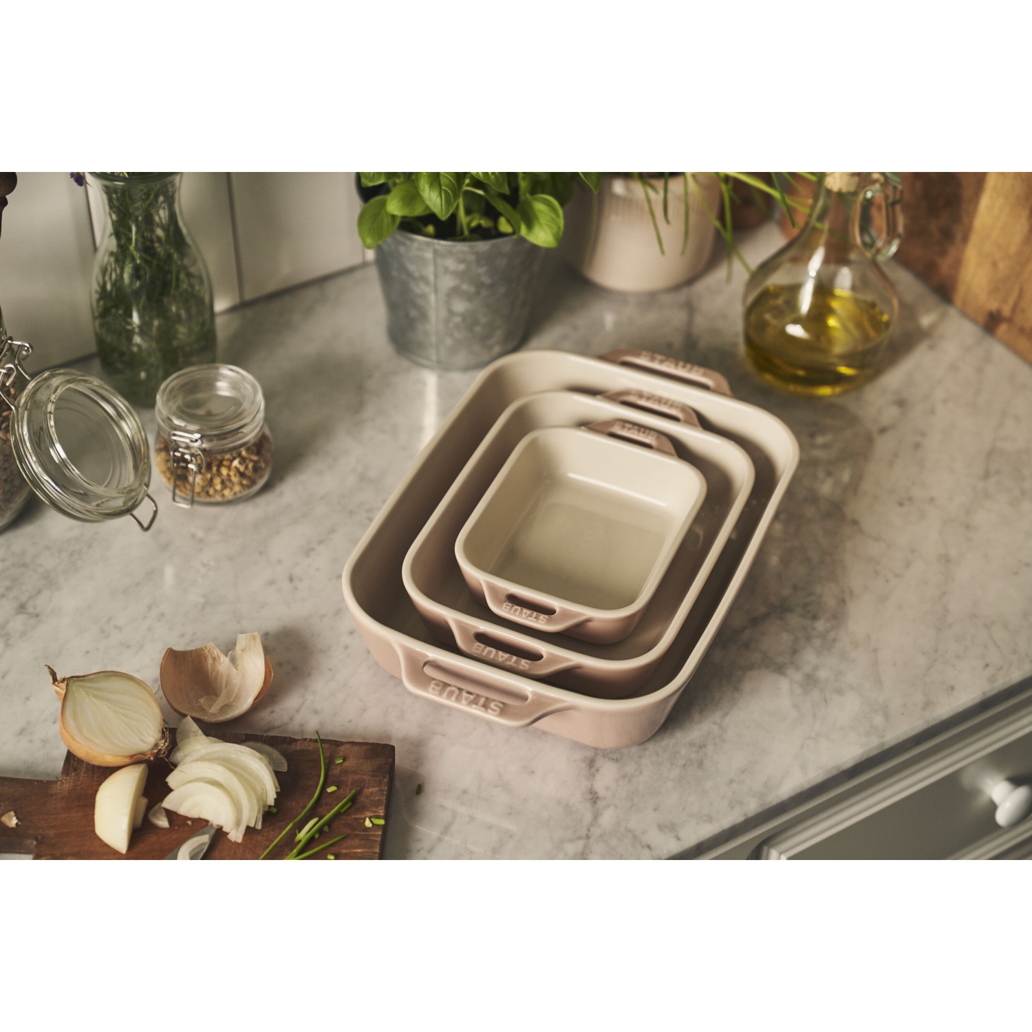 Ensemble de plats de cuisson rectangulaires en céramique de STAUB, Macaron rose pâle, 3 pièces