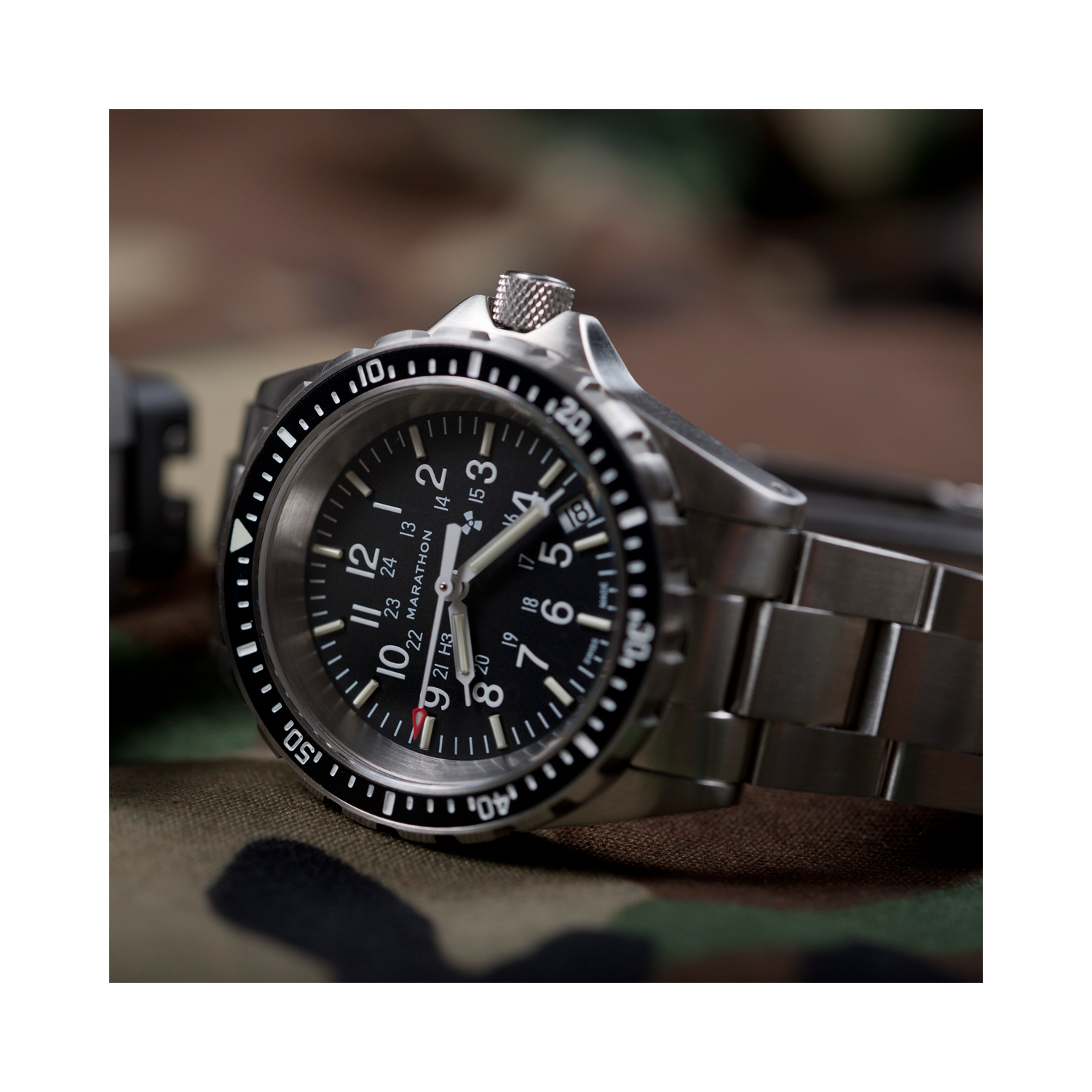 MARATHON- Medium Diver's Quartz with SS Bracelet with the US Great Seal Clasp 36mm