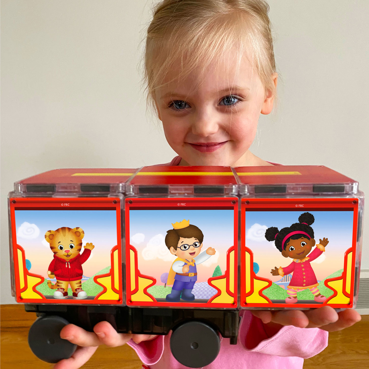 CreateOn Daniel Tiger's Neighbourhood Trolley Magna Tiles Set 15
