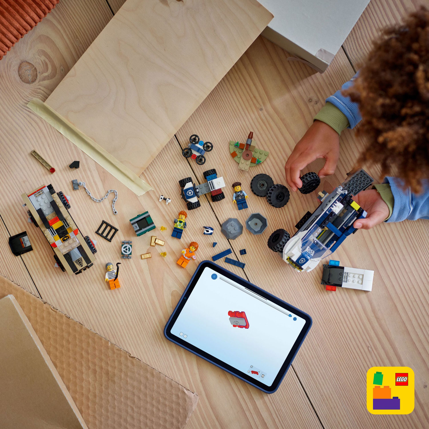 LEGO City: Off- Road Police Car Chase - 467 Pieces