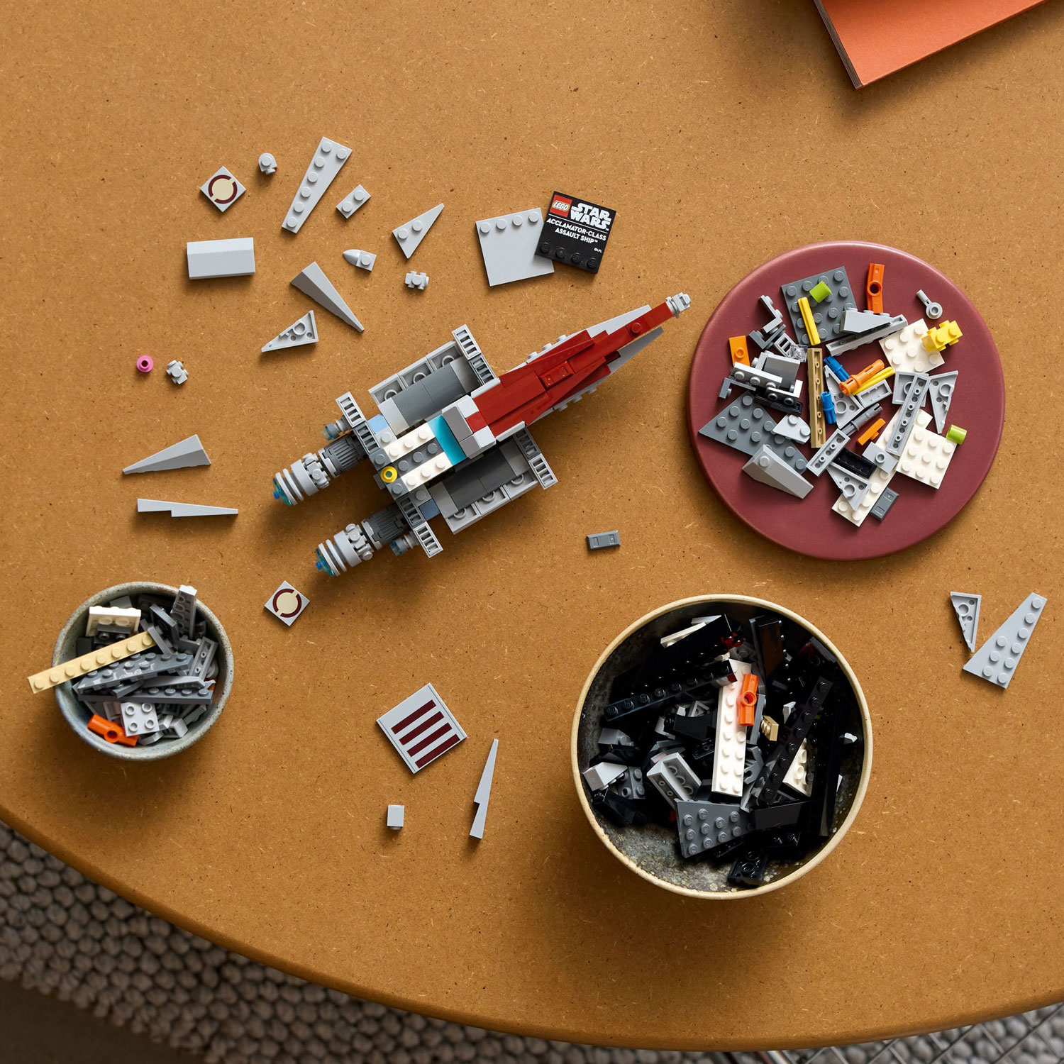 LEGO Star Wars: Le transport d'assaut de classe Acclamator - 450 pièces