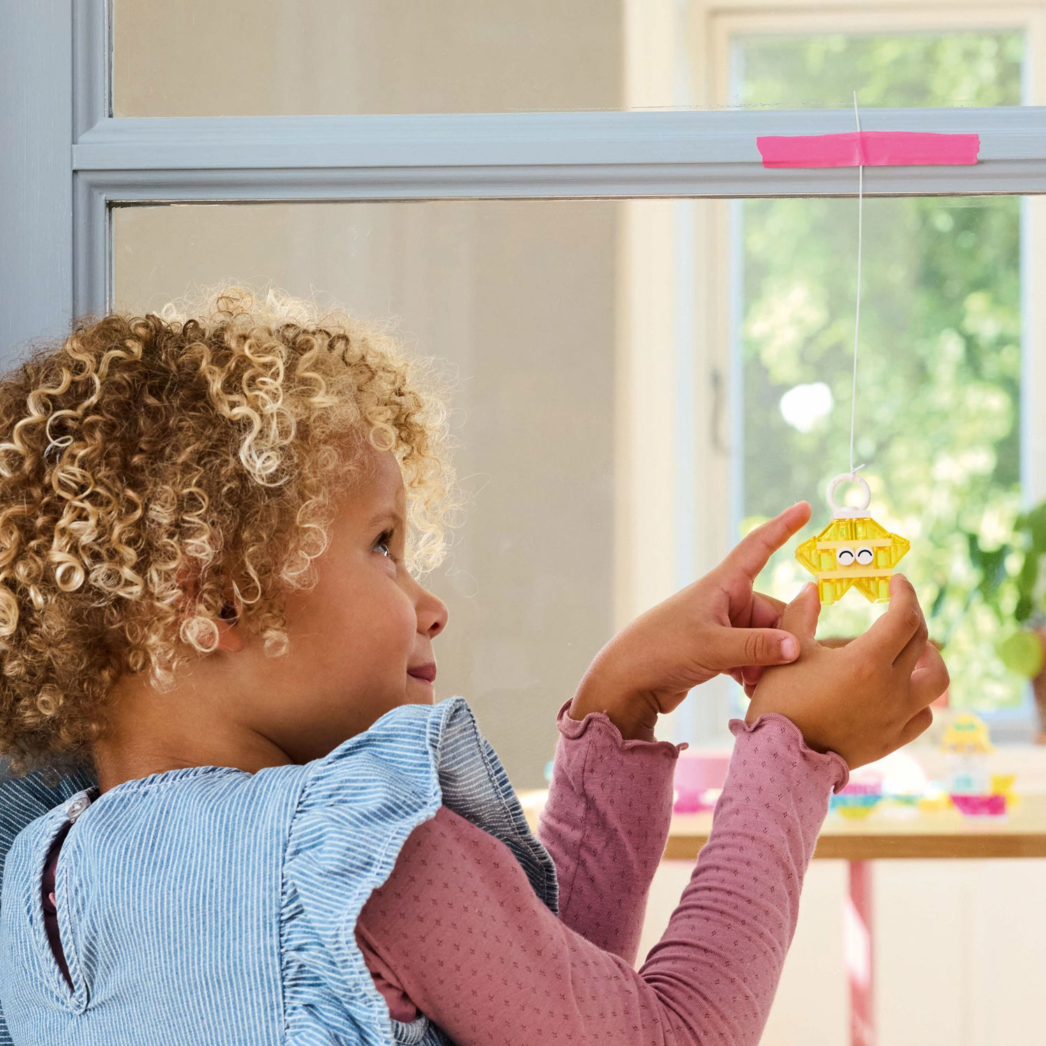 LEGO Classic : La boîte de briques transparentes magiques - 340 pièces