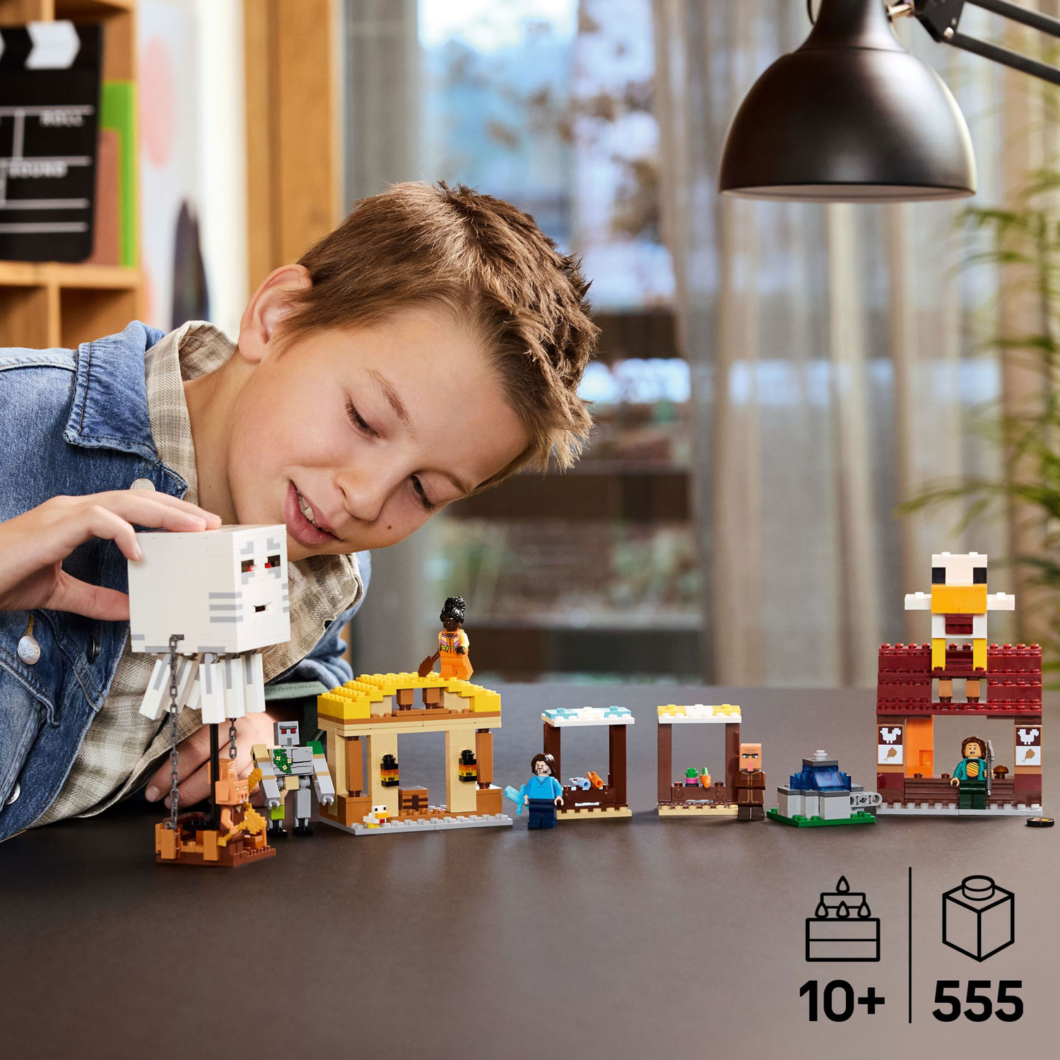 LEGO Minecraft : L'attaque du village en ballon Ghast - 555 pièces