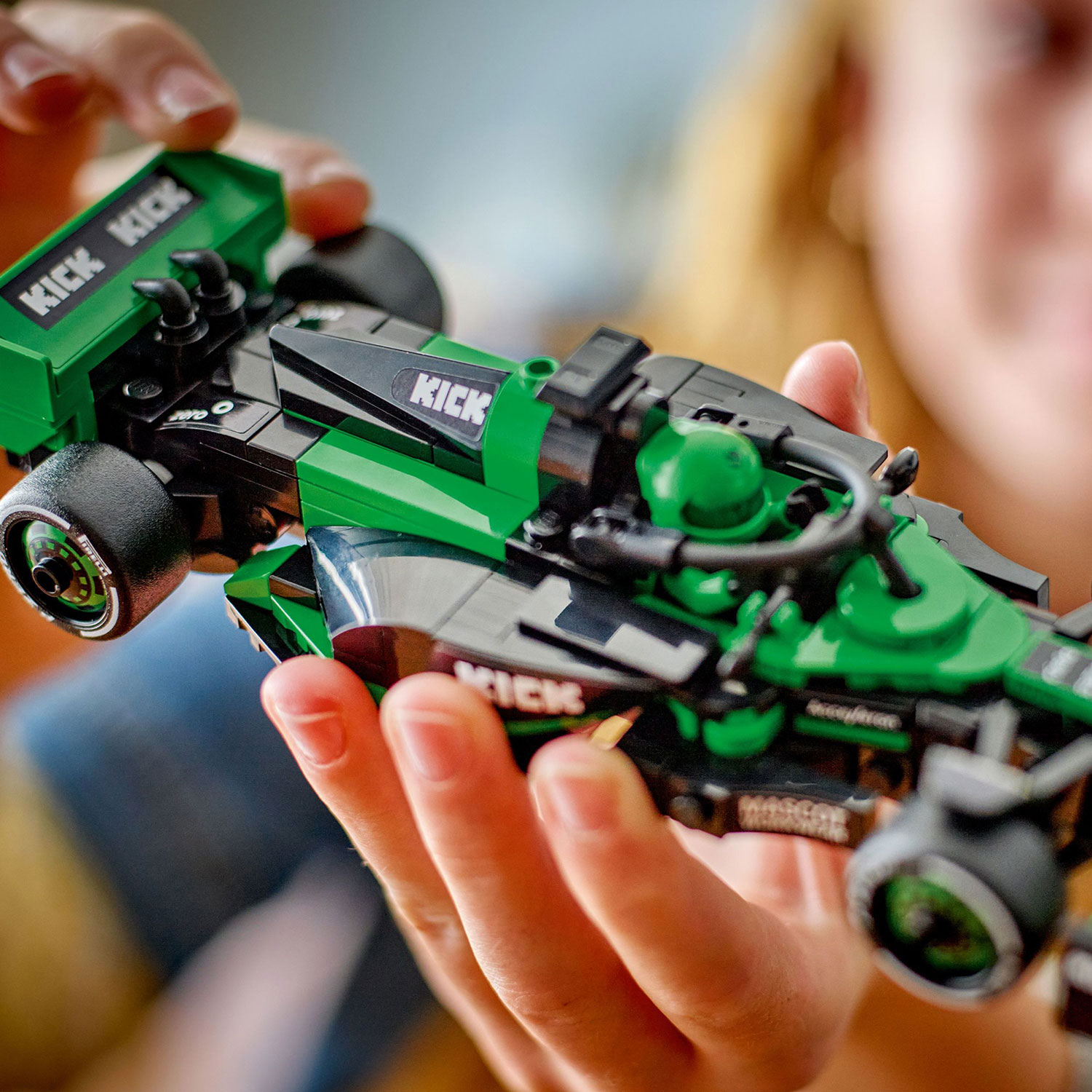 LEGO Speed Champions : Voiture de course KICK Sauber F1 Team C44 - 259 pièces