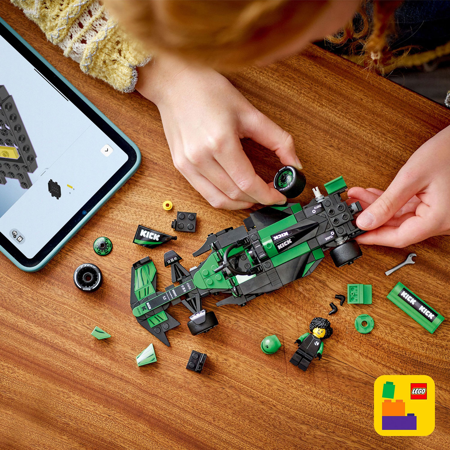 LEGO Speed Champions : Voiture de course KICK Sauber F1 Team C44 - 259 pièces