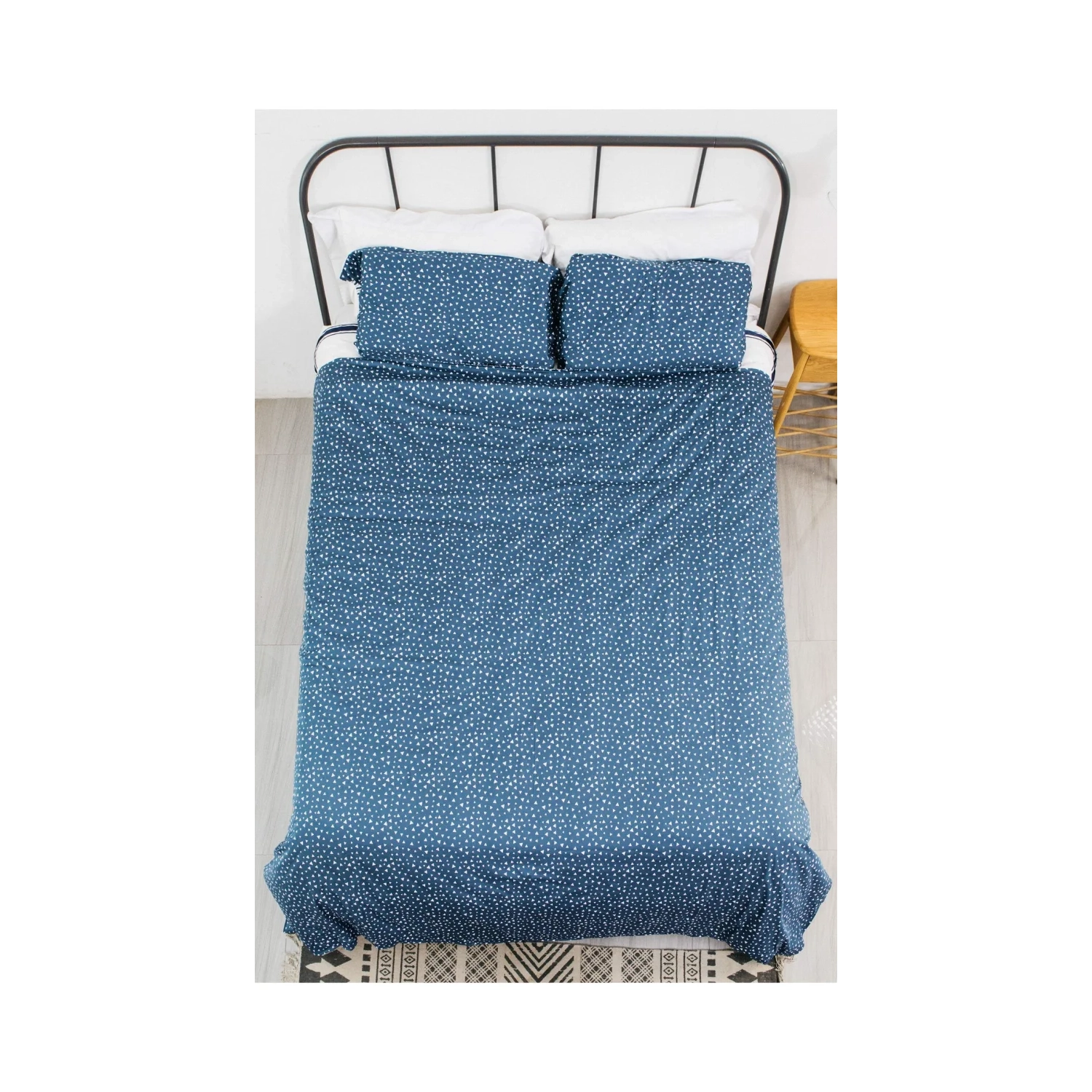 Housse de couette simple Being avec 2 taies d'oreiller - triangle géométrique et rayures bleues | Ensemble de literie de qualité supérieure pour le