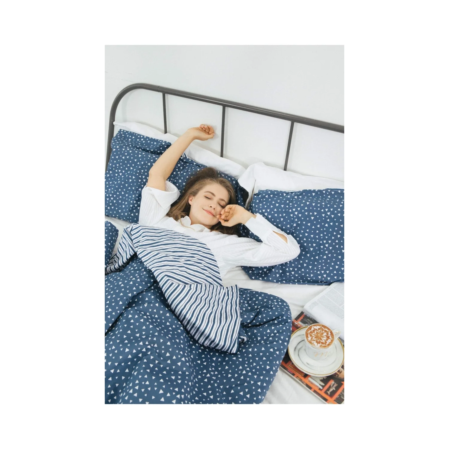 Housse de couette simple Being avec 2 taies d'oreiller - triangle géométrique et rayures bleues | Ensemble de literie de qualité supérieure pour le