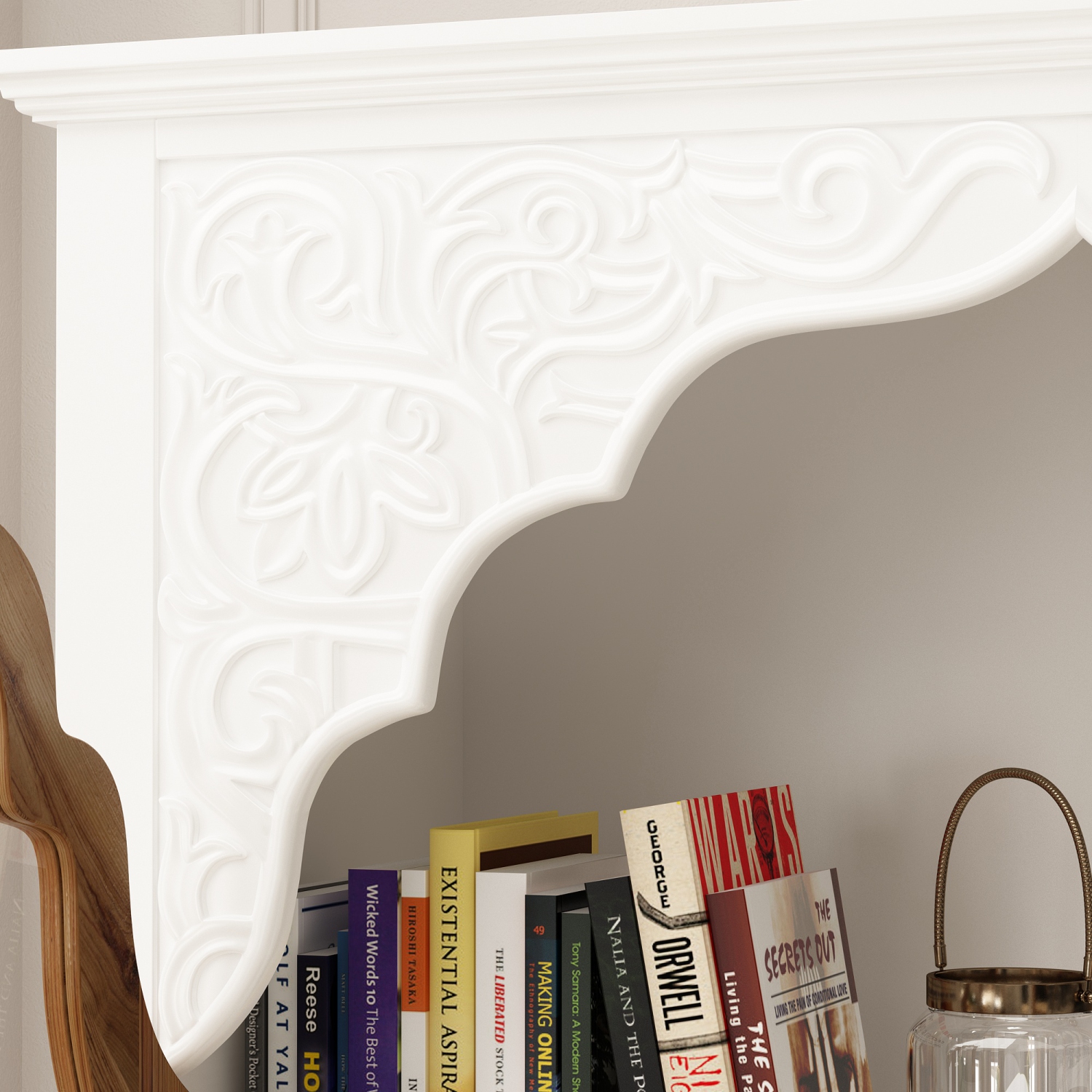 Bibliothèque style rétro Famapy avec détails sculptés, portes en verre et tiroir en bois, bois blanc et bois naturel