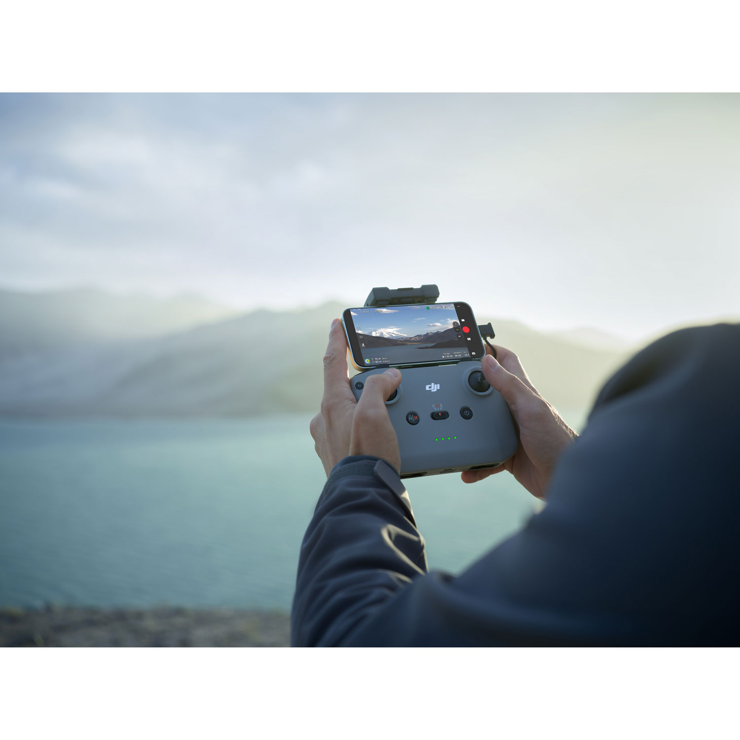 Drone quadricoptère Air 3S avec caméra et manette de DJI - Gris