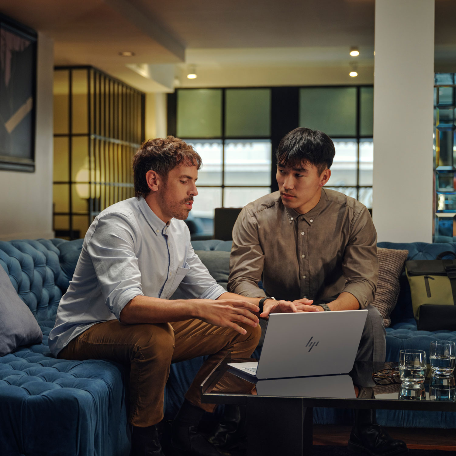 HP OmniBook Ultra 14" Touchscreen Gen AI PC Laptop - Meteor silver