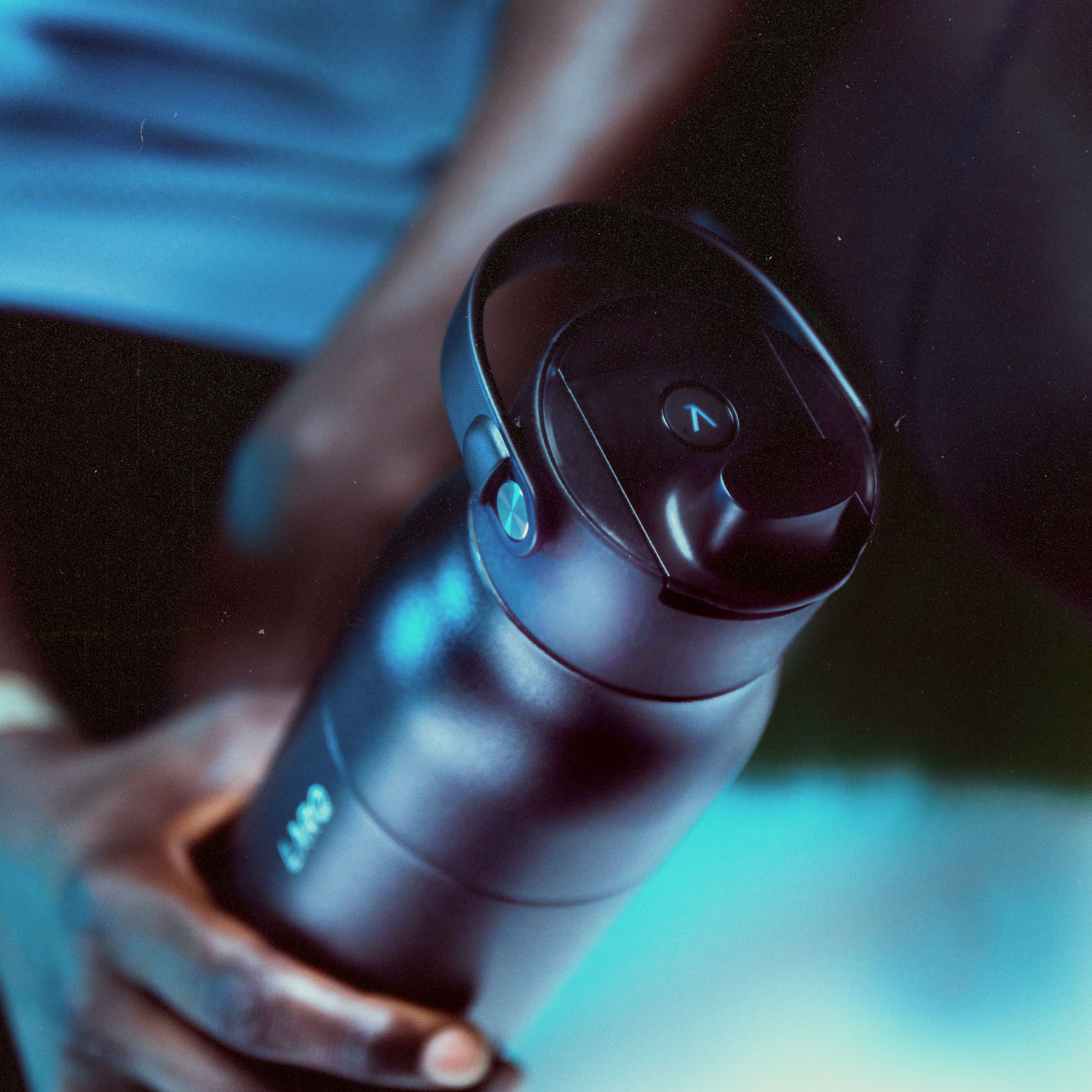 Bouteille d'eau de 680 ml PureVis 2 autonettoyante en acier inoxydable isotherme avec capteur intelligent de LARQ - Noir