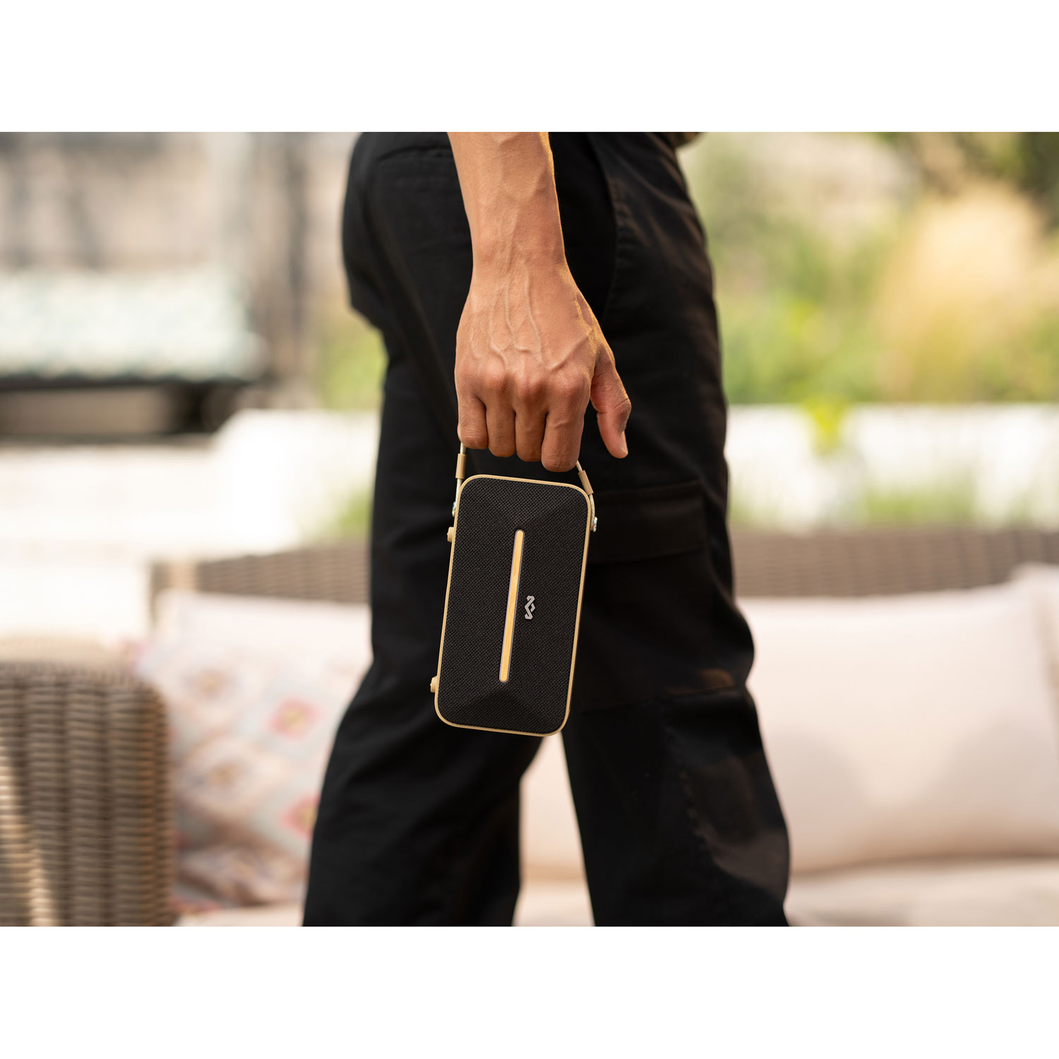 Haut-parleur sans fil solaire Bluetooth étanche Rise Up de House of Marley - Noir