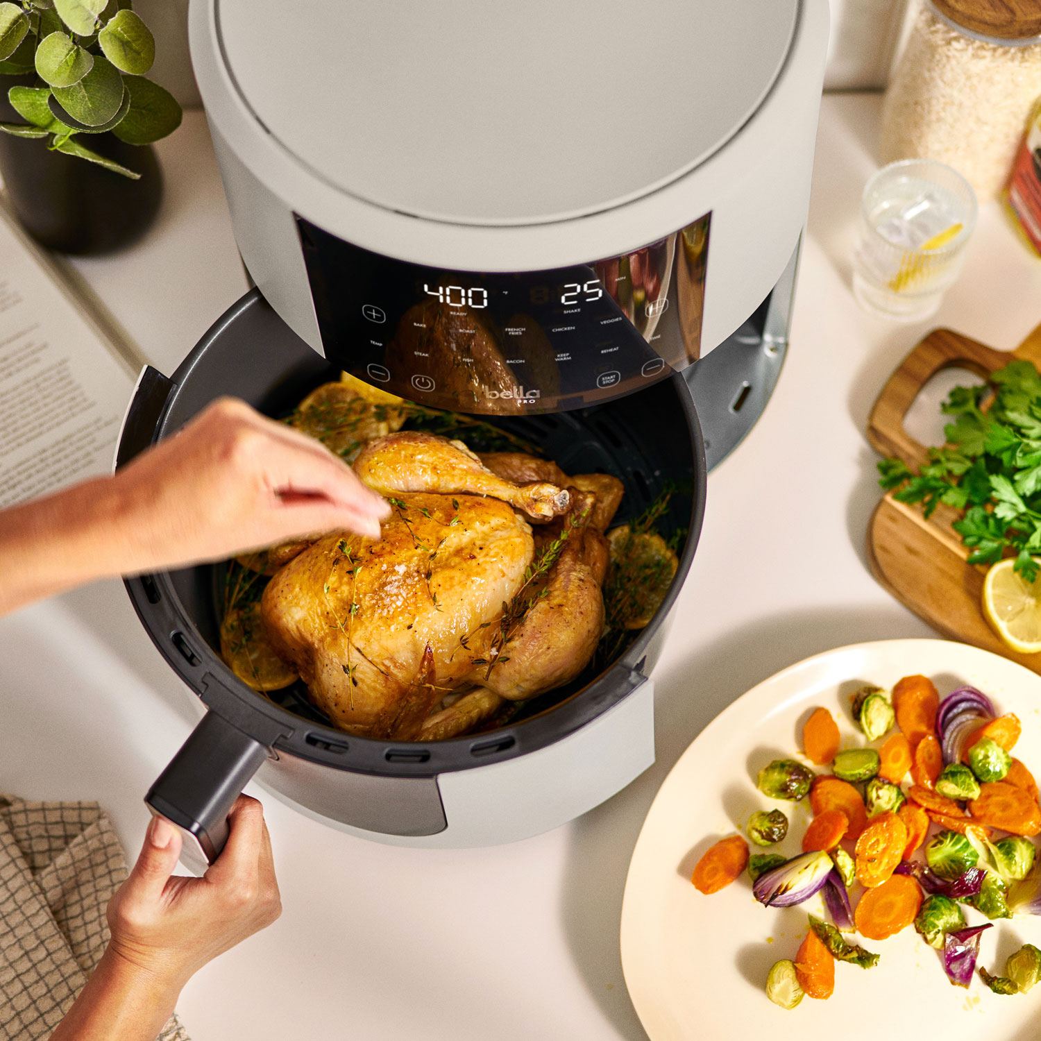 Friteuse à air chaud numérique Pro SmartCrisp de Bella avec céramique EverGood - 7,6 l/8 pte - Lait d'avoine - Exclusivité Best Buy