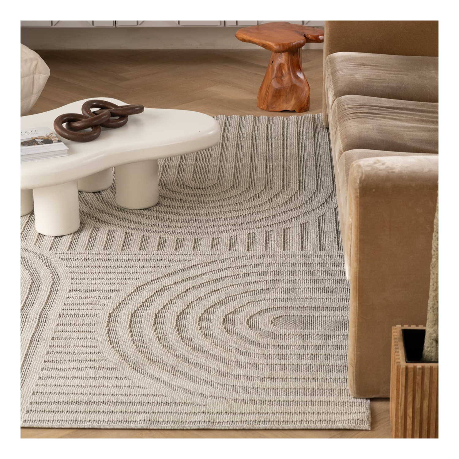 Tapis d'intérieur contemporain Nami Branch à motif géométrique gris/beige