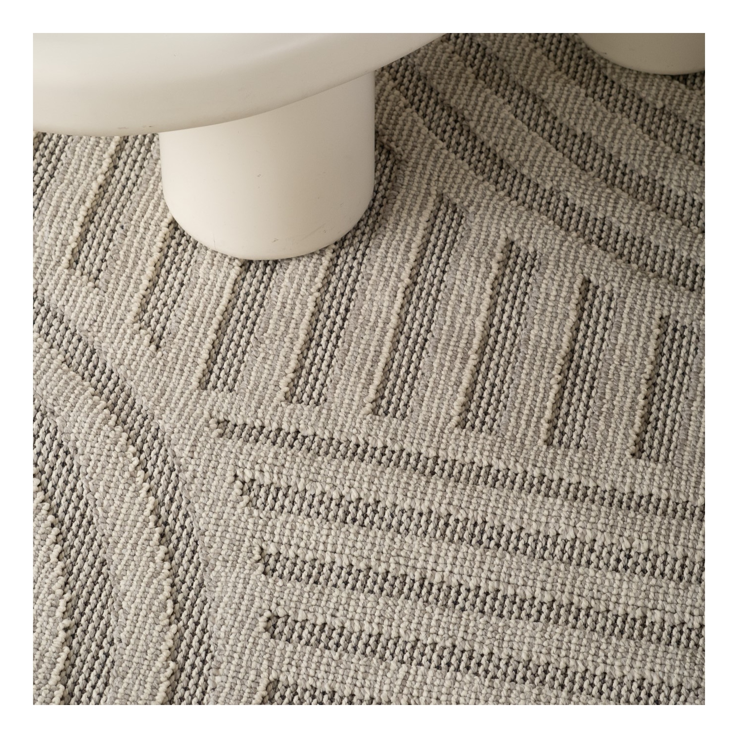 Tapis d'intérieur contemporain Nami Branch à motif géométrique gris/beige