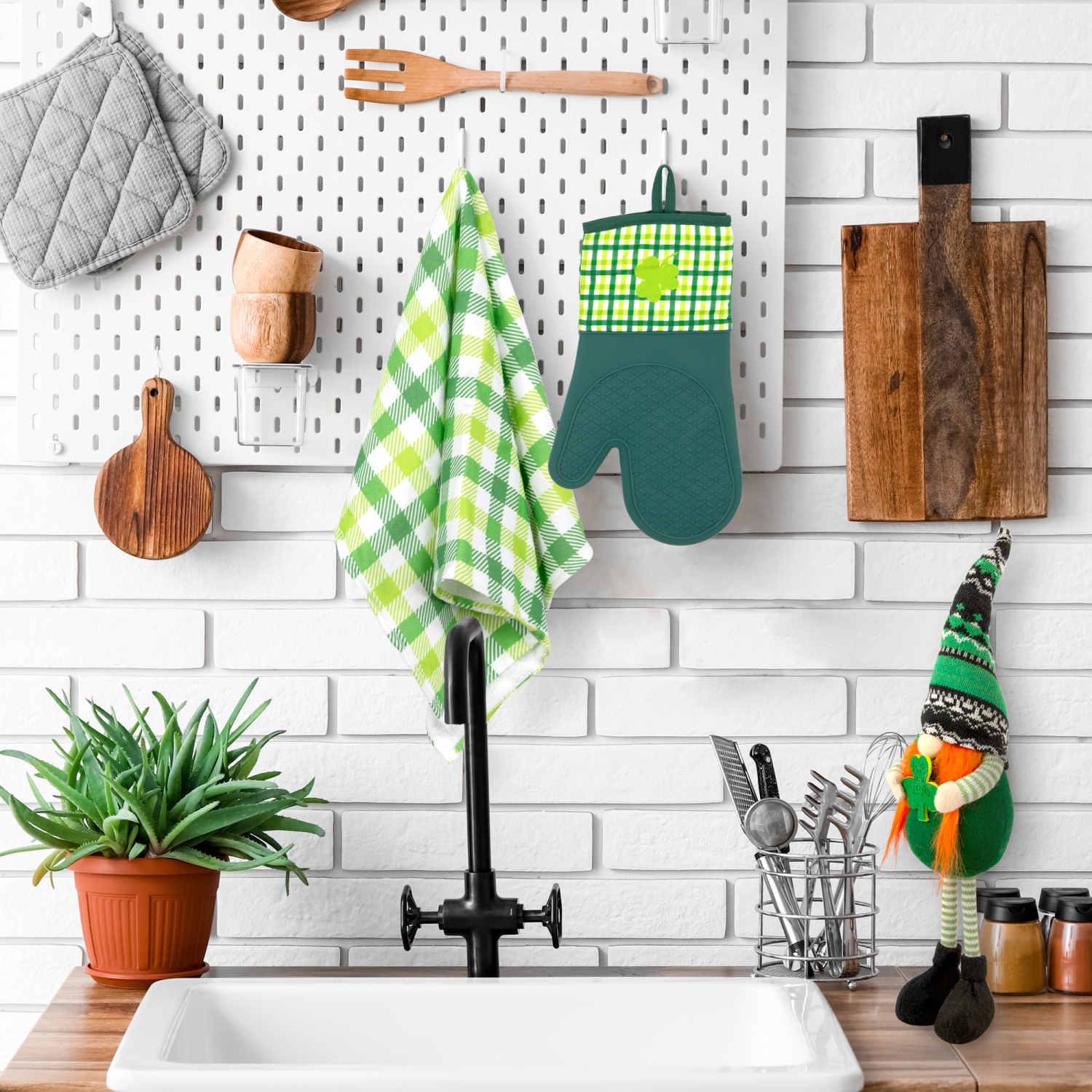 Plaid Shamrock St. Patrick's Day Kitchen Oven Mitts - 12.5" - Green - Set of 2