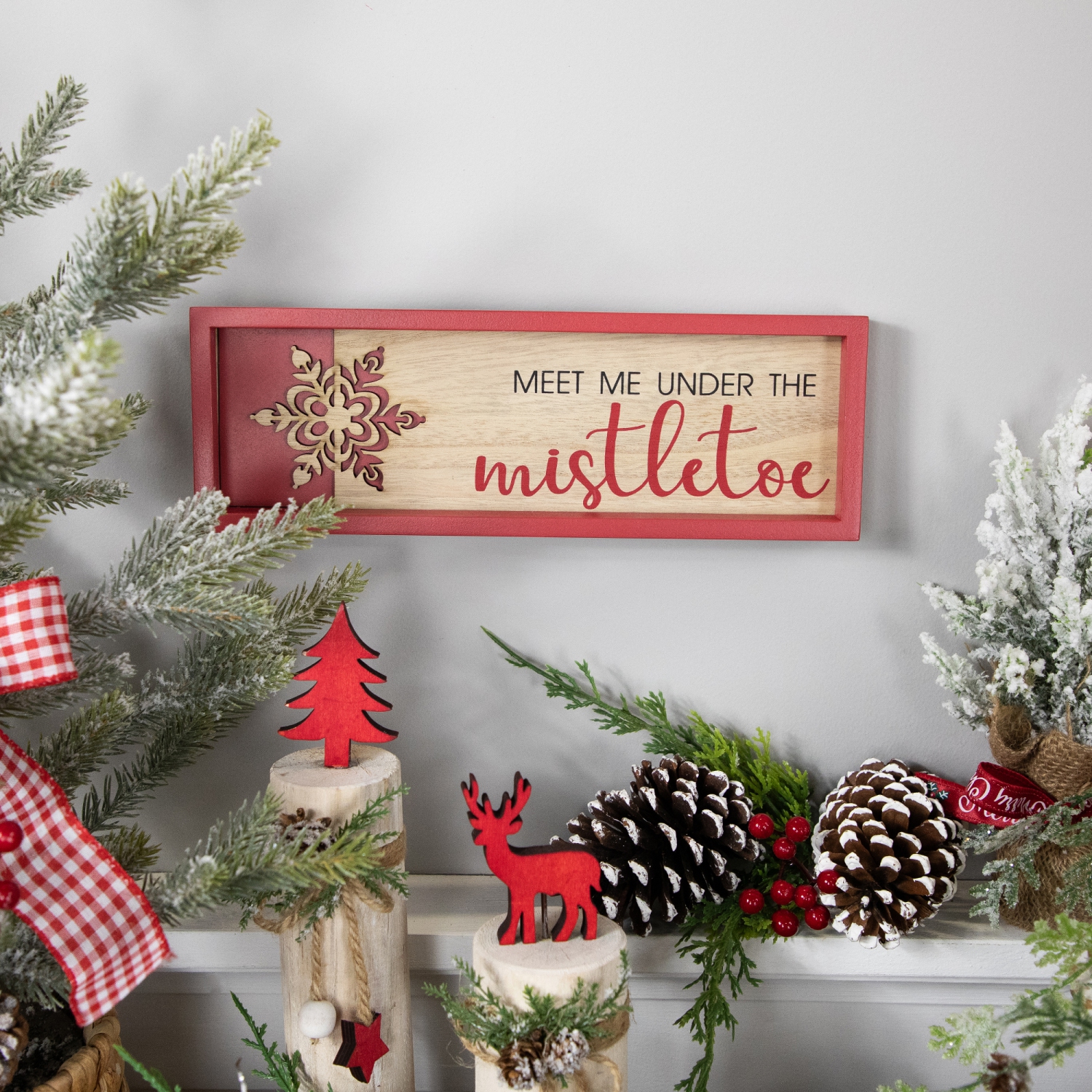 Décoration murale de Noël « Meet Me Under the Mistletoe » - 11,75 po - Rouge