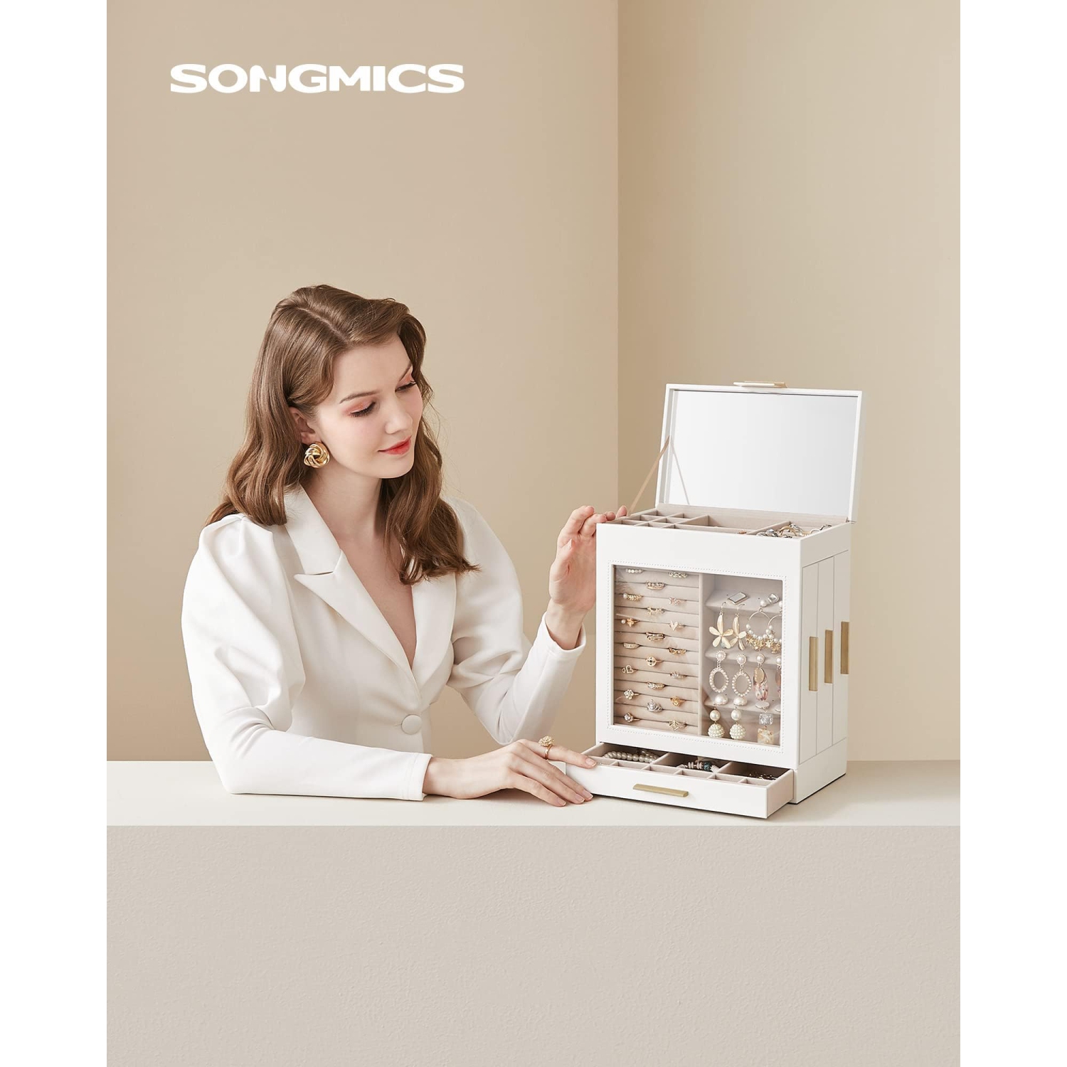 Coffret à bijoux SONGMICS, organisateur à bijoux à 5 couches, 6,1 x 10,3 x 12,6 po, blanc nuage et doré métallique UJBC162W01