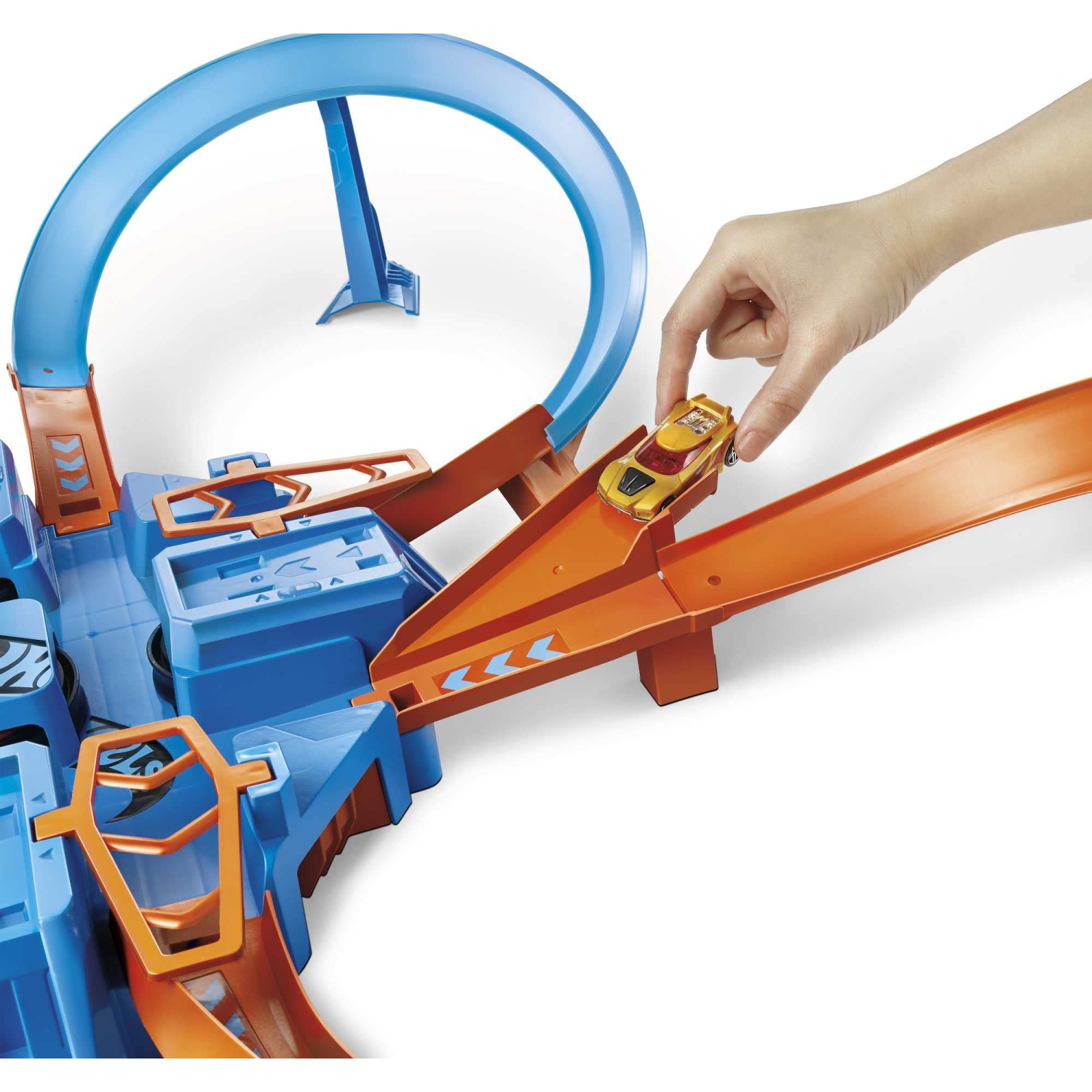 Hot Wheels Toy Car Track Set, Criss Cross Crash with 1:64 Scale Vehicle, Powered by a Motorized Booster