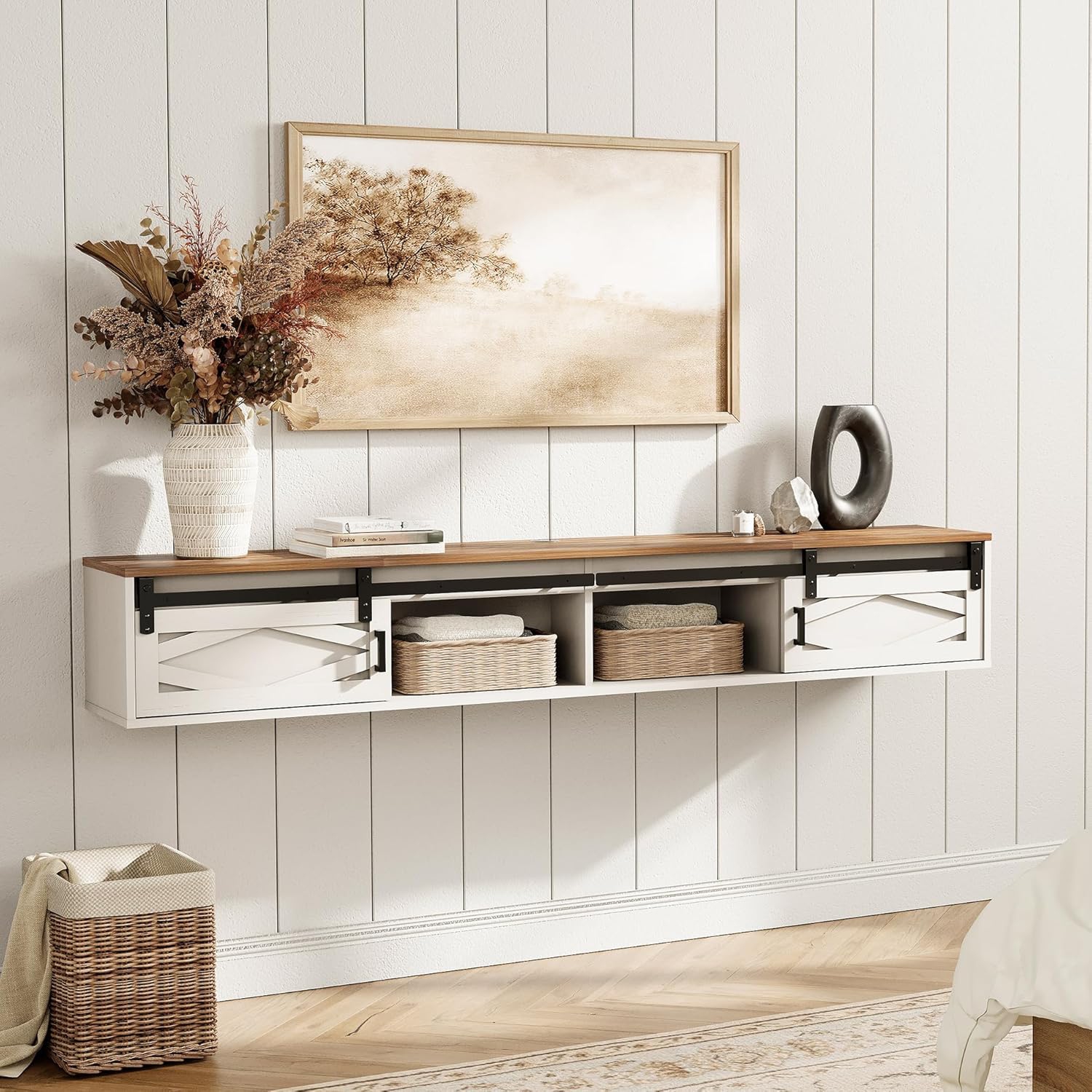 FITUEYES – Étagère flottante pour téléviseur jusqu’à 85 po, meuble de divertissement flottant en bois avec porte de grange coulissante pour salon,