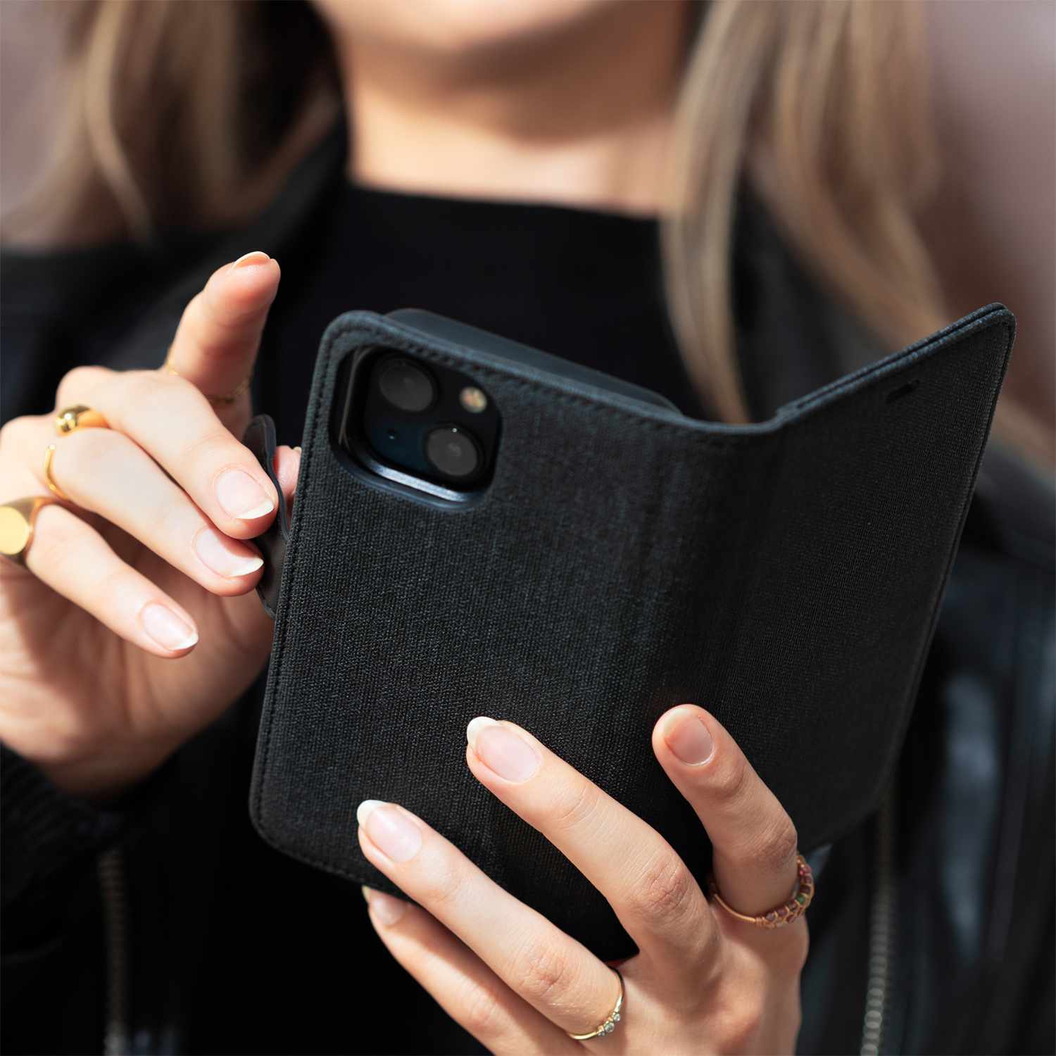 Blu Element Folio 2 in 1 w/MagSafe iPhone 16 Black