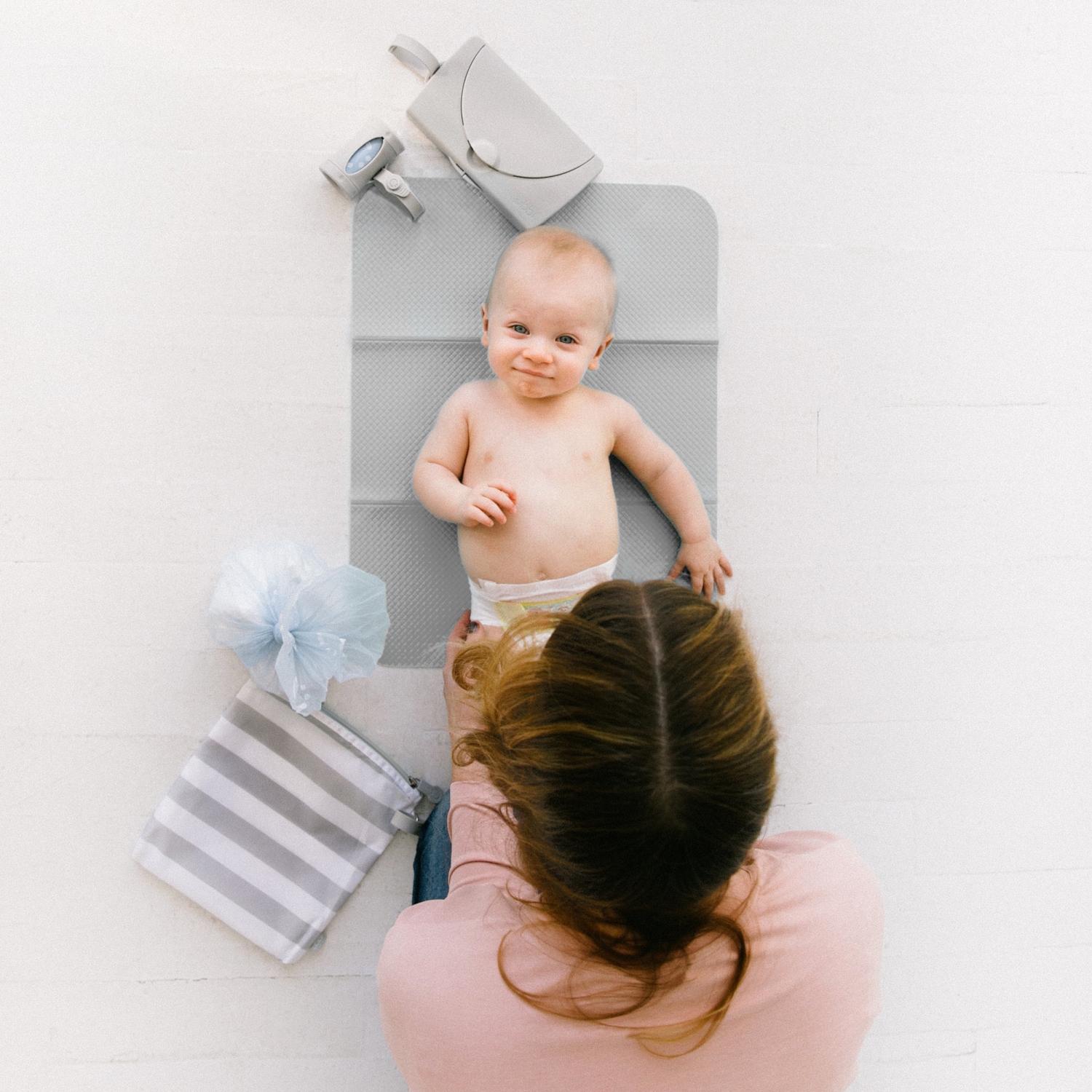 Tapis à langer et sac On-The-Go d'UBBI