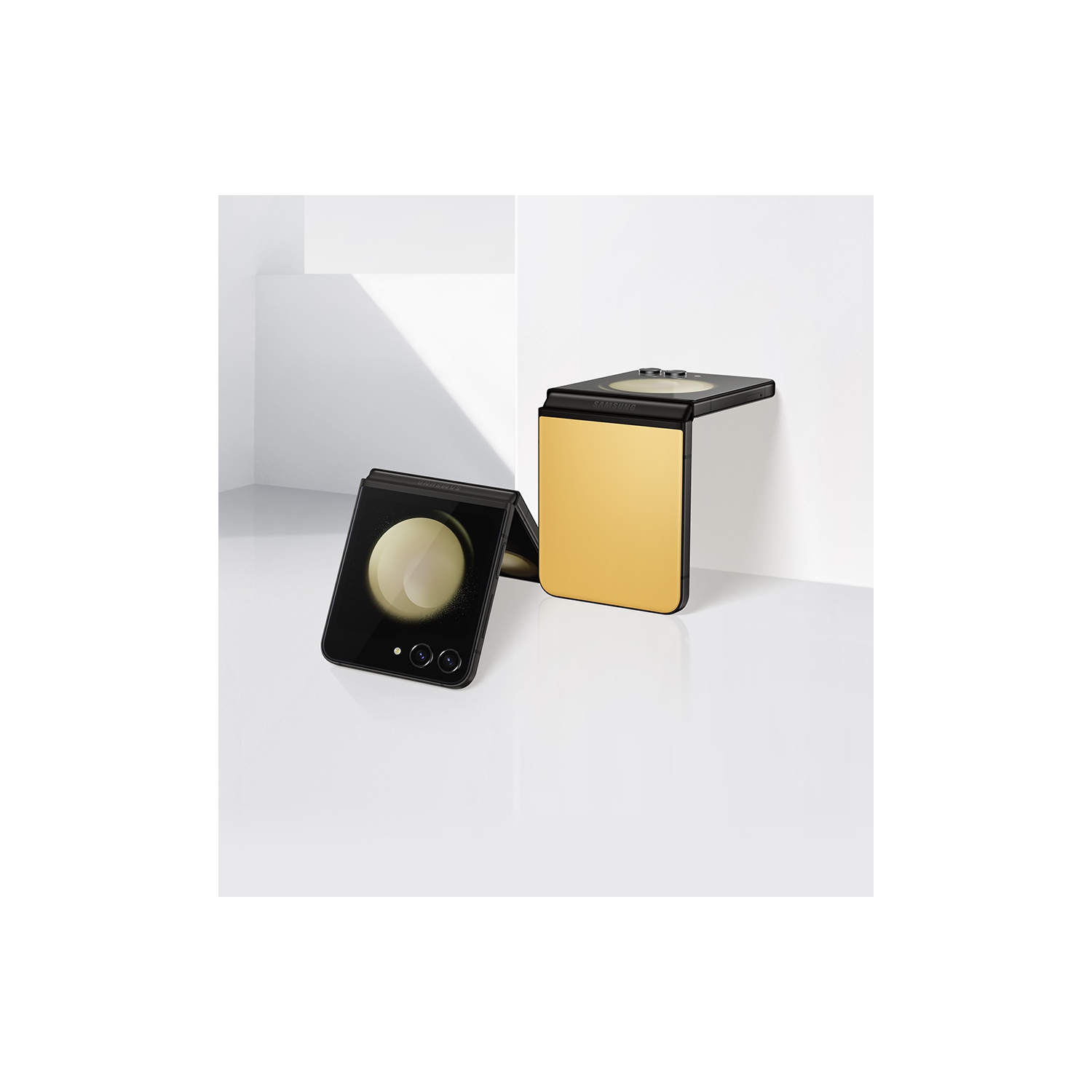 Remis à neuf - Galaxy Z Flip 5 256&nbsp;Go de Samsung - Noir-jaune - Déverrouillé