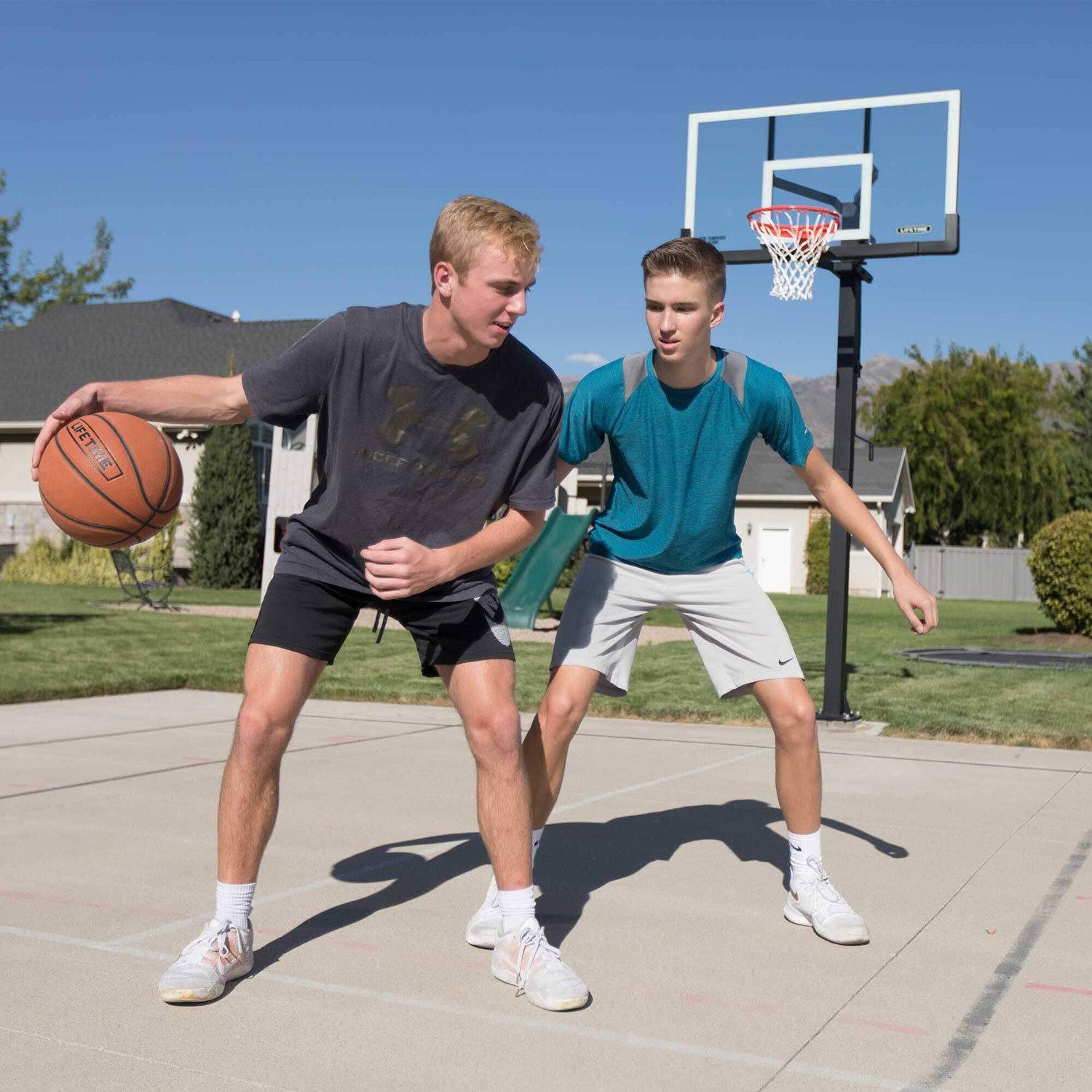 Jeu de basketball portatif en verre trempé boulonné de 60 po de Lifetime