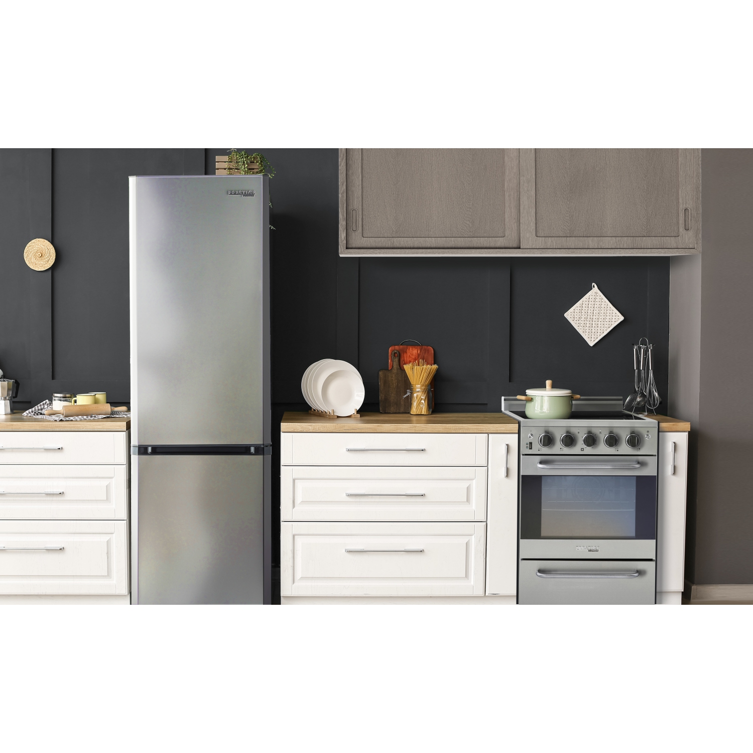 Électroménagers&nbsp;Prestige 22 po 8,7 pi3 d'unique avec Réfrigérateur à profondeur de comptoir à congélateur inférieur avec porte-bouteilles en