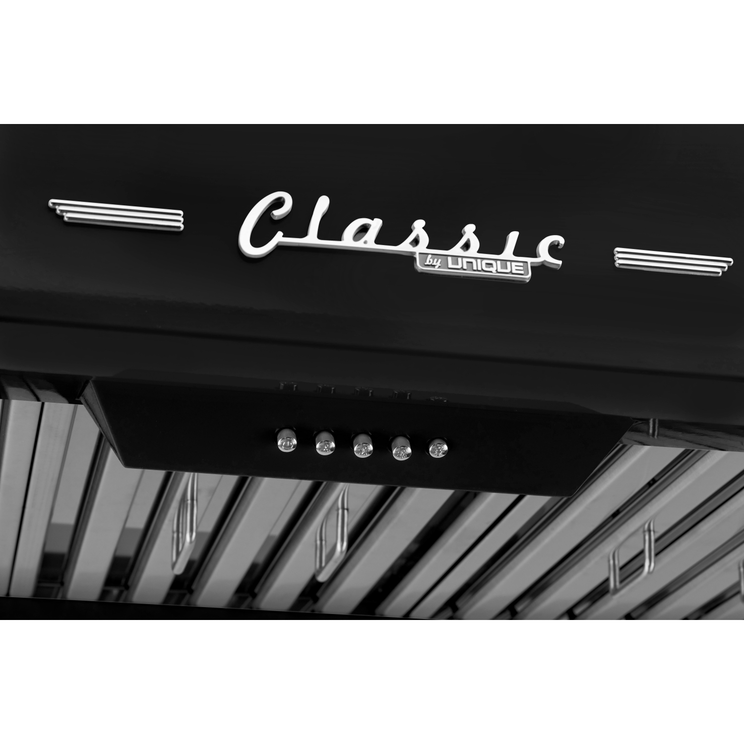 Cette&nbsp;hotte de dessous d'armoire de 36 po et 700 pi3/min avec éclairage DEL Classic Retro d'unique Appliances est noire minuit