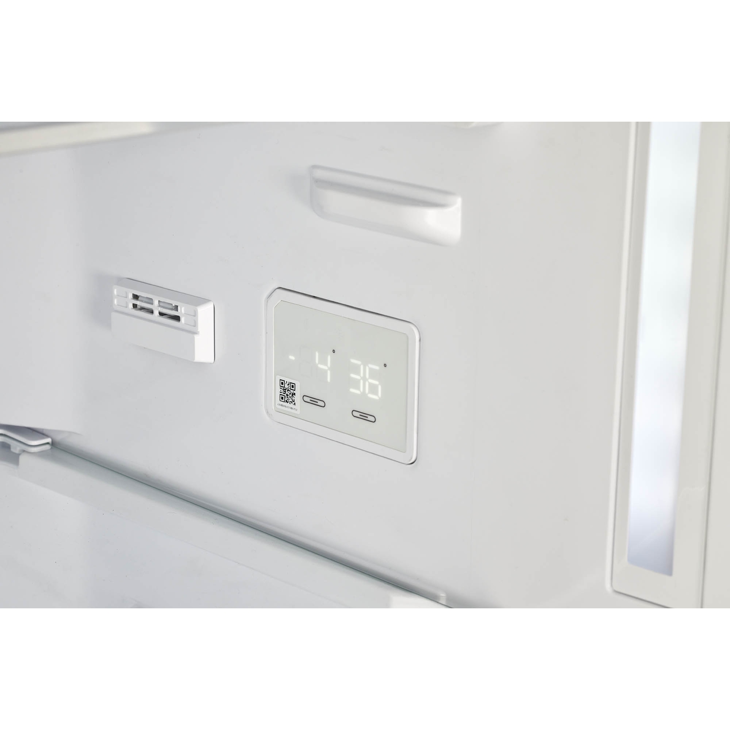 Classic Retro d'unique électroménagers de 24 po et 12 pi3. avec Réfrigérateur à congélateur inférieur sans givre de Retro Frost, noir mat