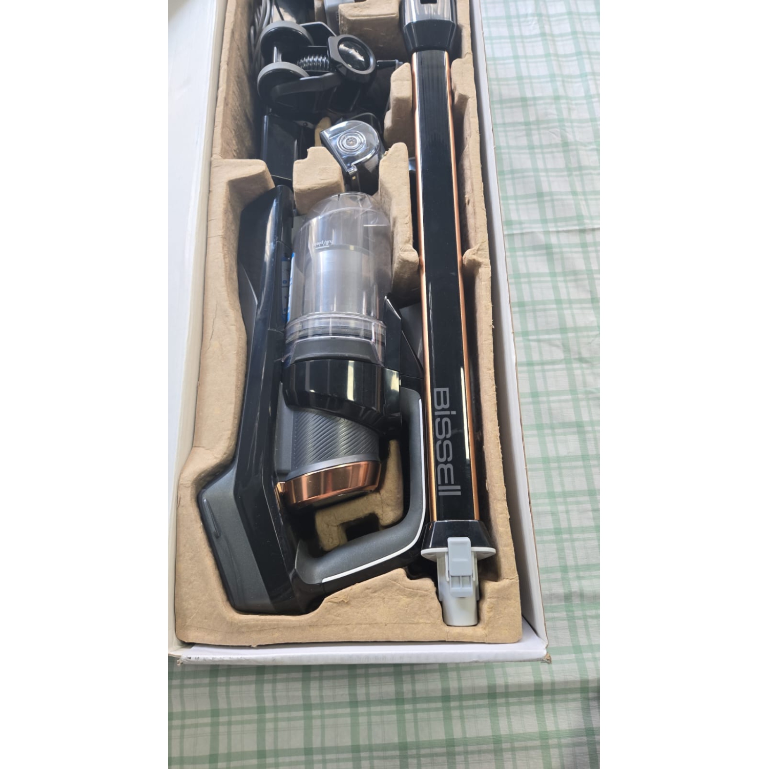 Boîte ouverte - aspirateur-balai sans fil ICONPET™ TURBO DE BISSELL®