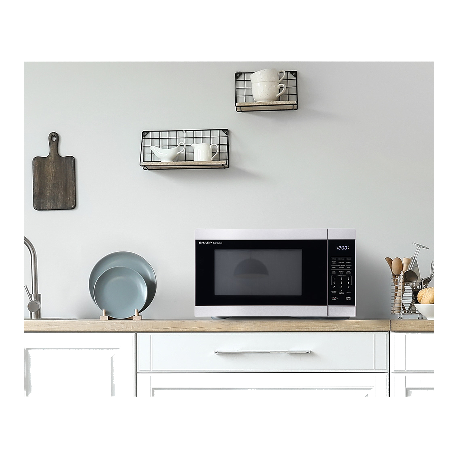 SHARP 1.1 c.u. ft. 900W Carousel® Countertop Microwave Oven