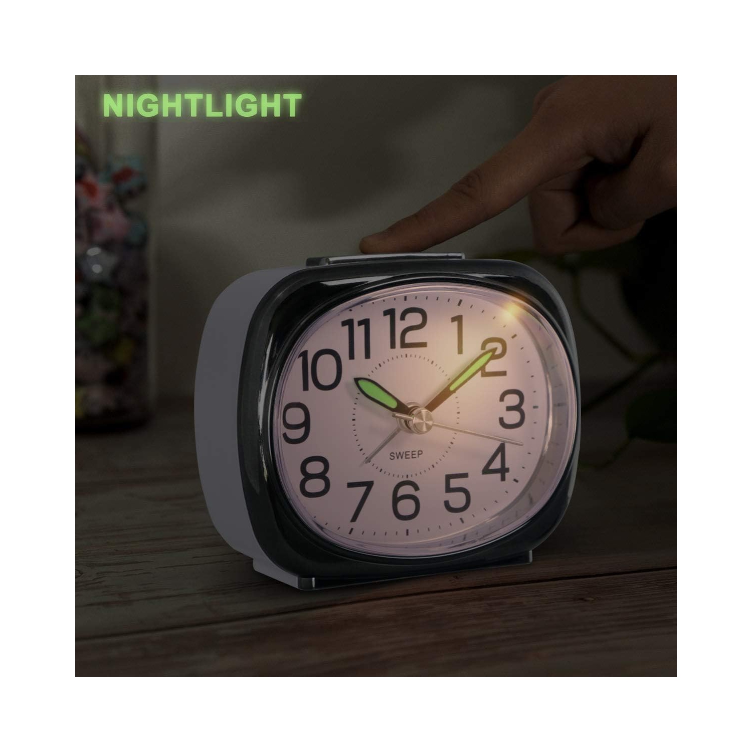 Silent Alarm Réveil-matin de bureau à piles sans relâche Horloge de bureau avec alarme de lumière réveille-matin silencieux