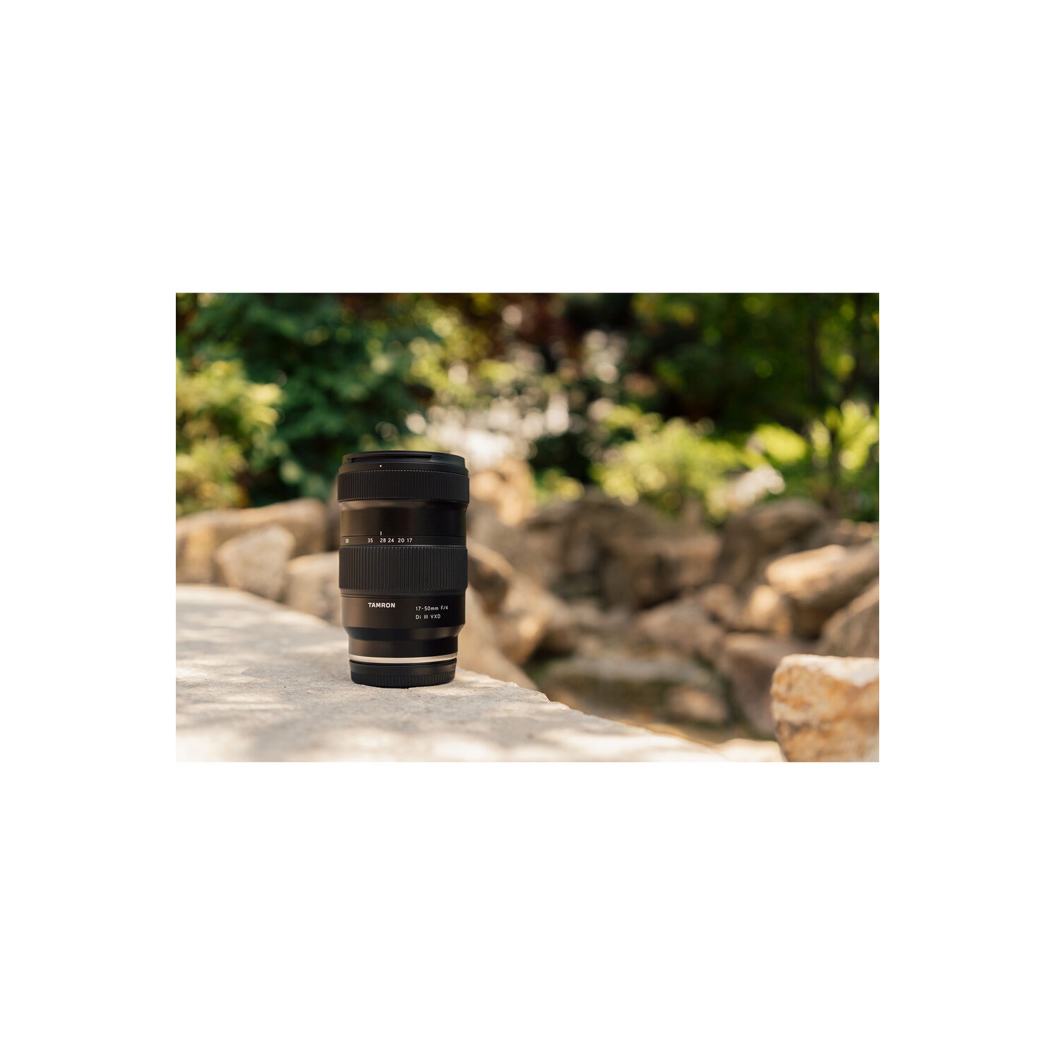 Objectif VXD 17-50&nbsp;mm f/4 Di III de Tamron pour ensemble E de Sony avec accessoires