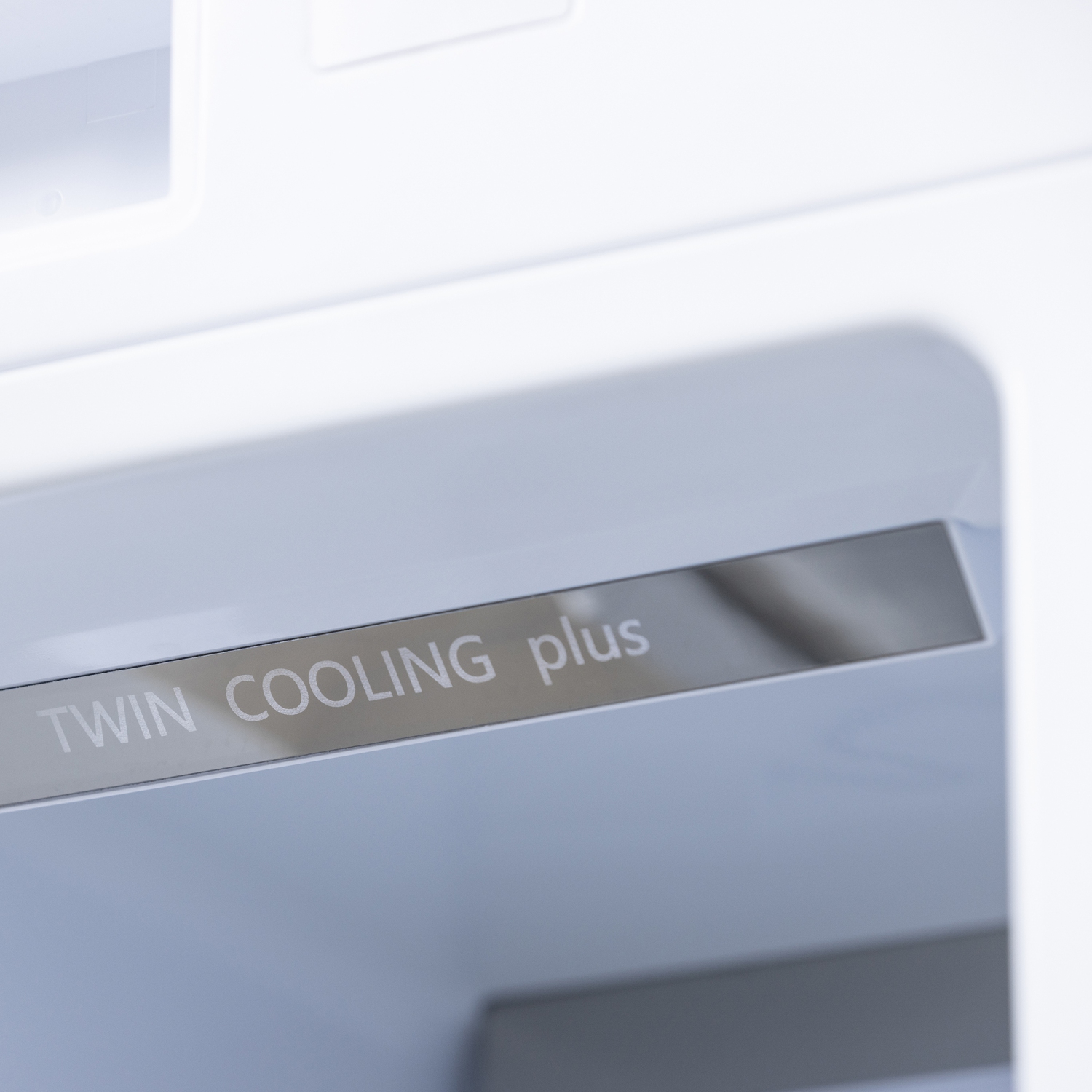 KUCHT Professional 24-inch 2.4 cu. ft. Built-In Freezer in Custom Panel Ready, Counter Depth