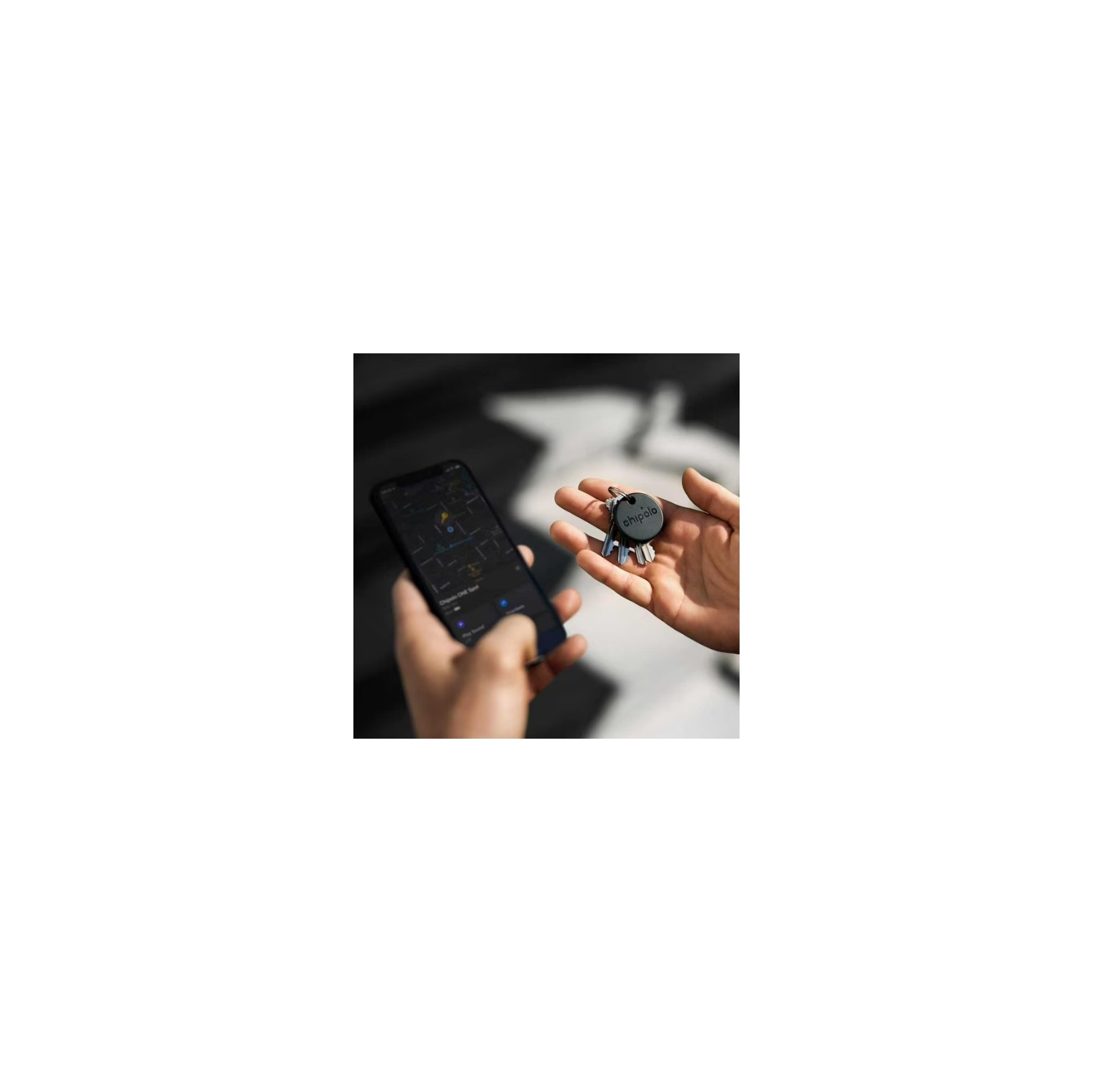 Ensemble de 4 dispositifs de repérage d'article Bluetooth One Spot de Chipolo - Paquet de 4 - Presque noir