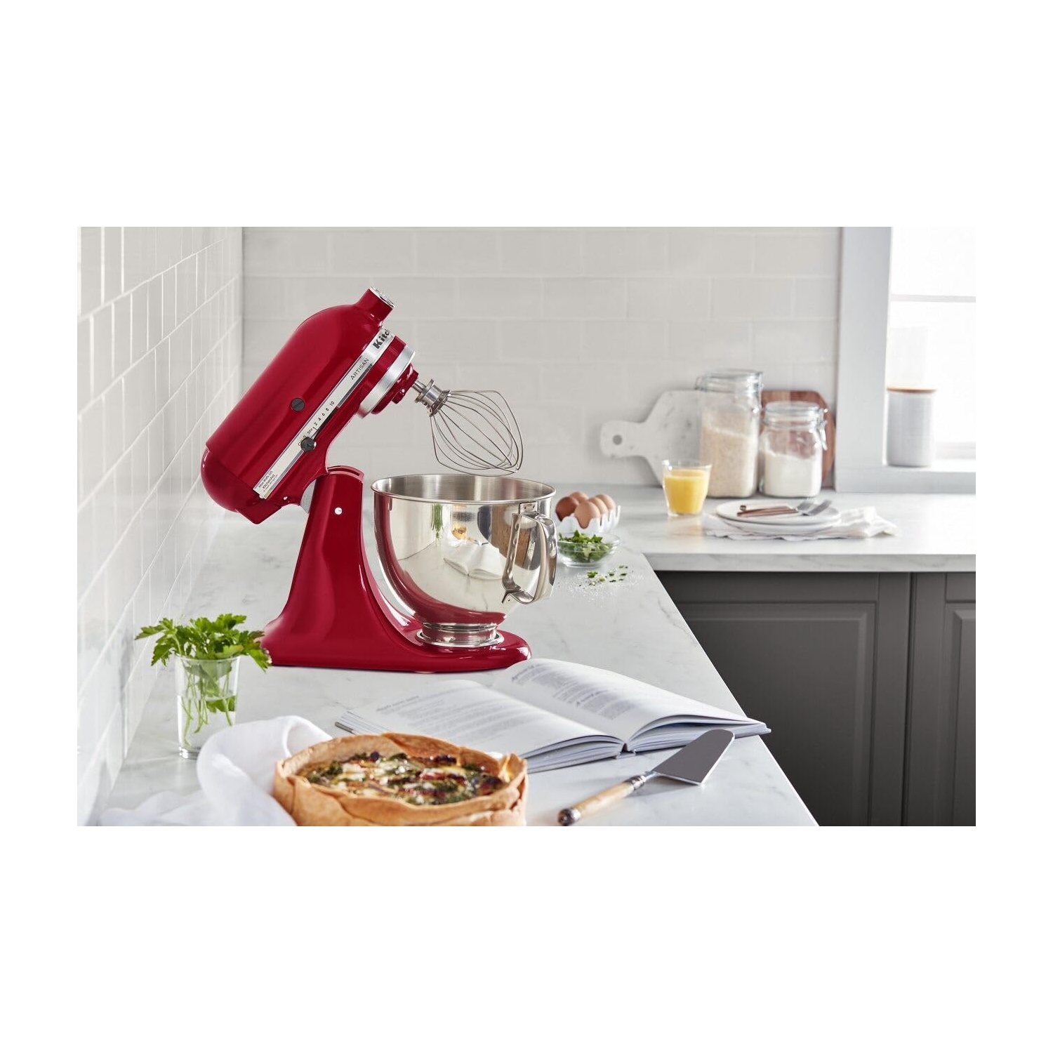 Batteur sur socle à tête inclinable de 5 pintes série Artisan de KitchenAid, rouge empire, KSM150PSER