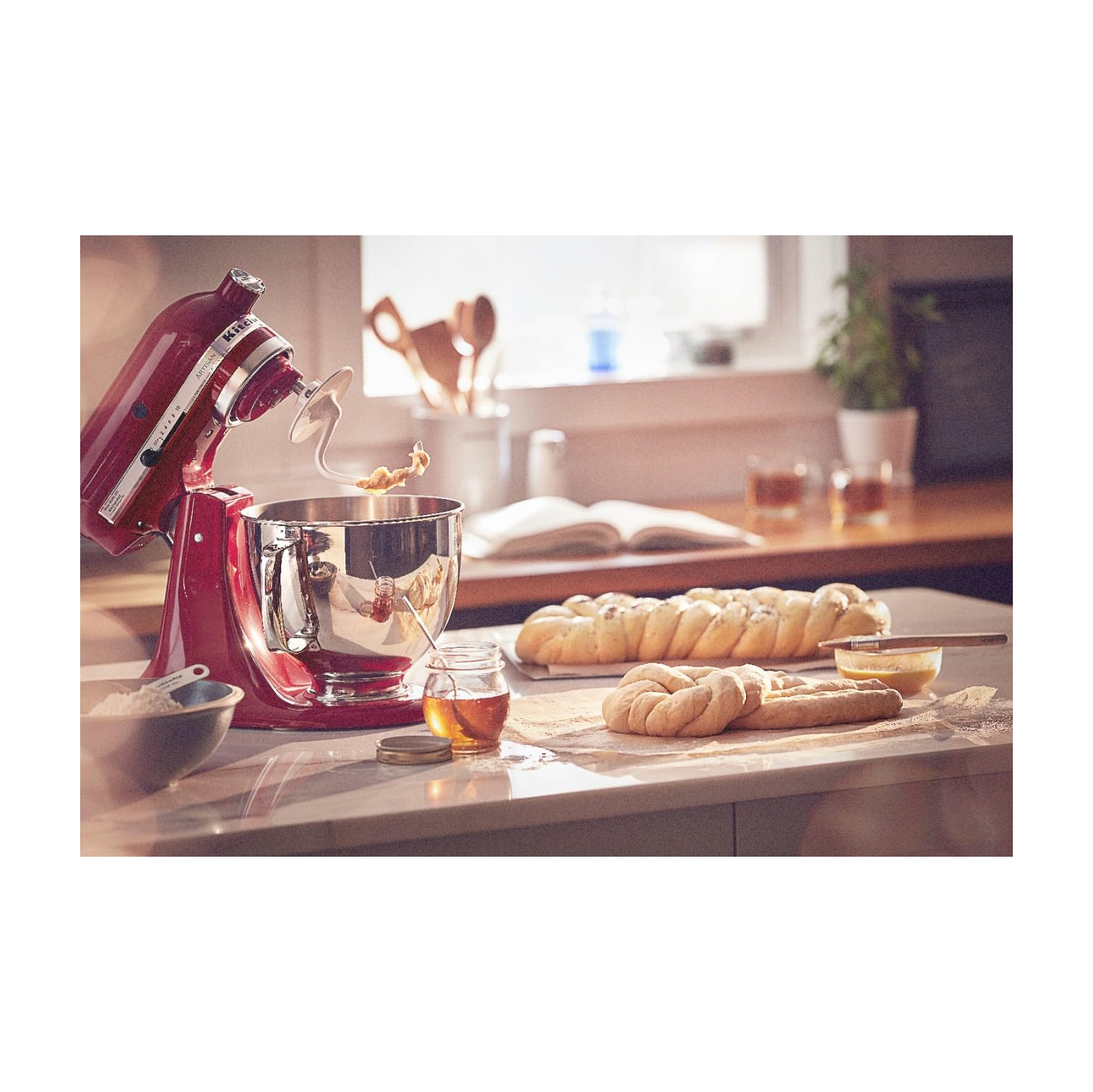 Batteur sur socle à tête inclinable de 5 pintes série Artisan de KitchenAid, rouge empire, KSM150PSER