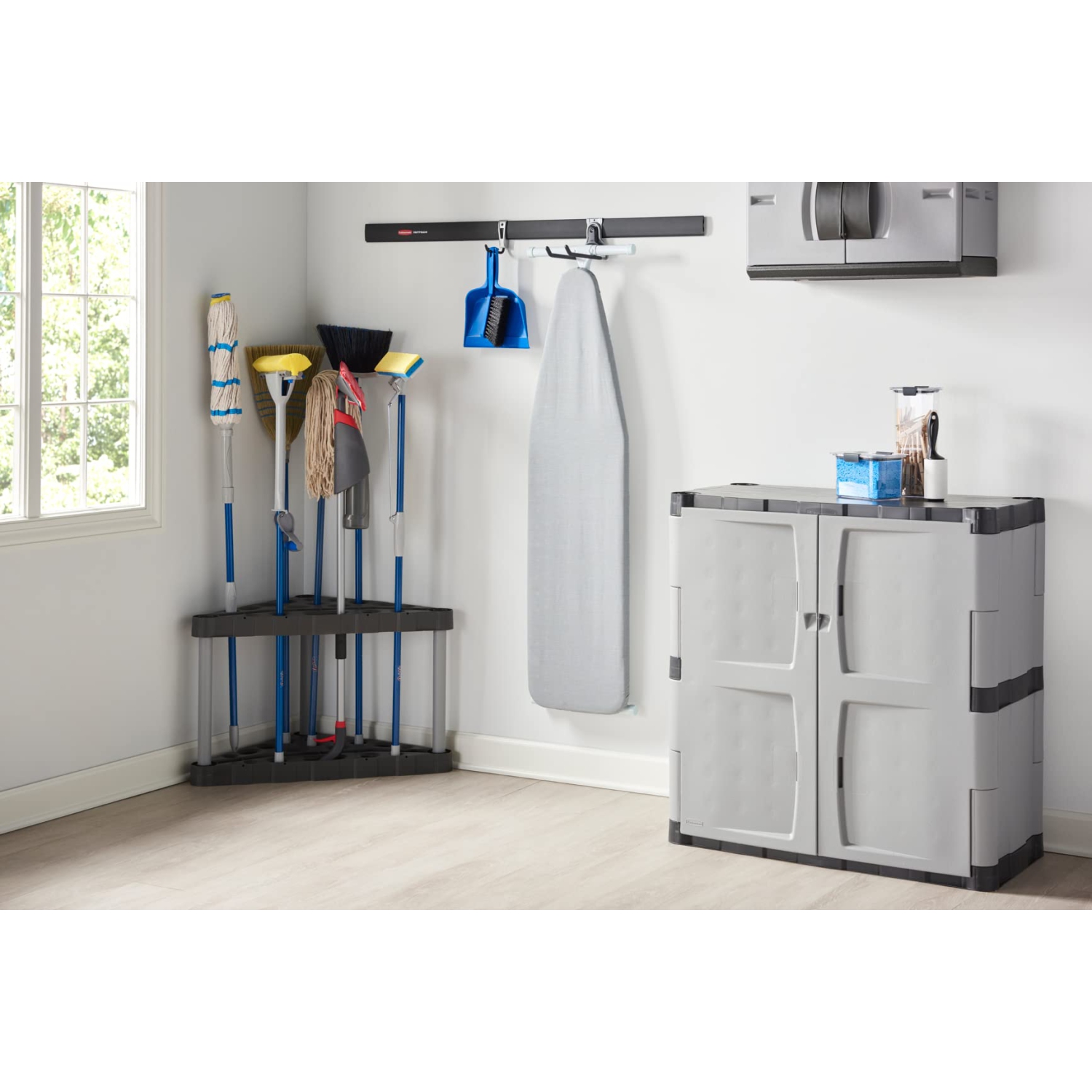 Rubbermaid 30-Tool Corner Tool Rack