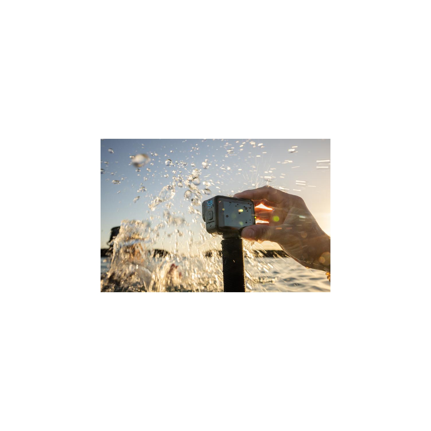 GoPro HERO13 Black – Ensemble essentiel&nbsp;: GoPro HERO 13 Black avec 2 batterie supplémentaire, étui compact et carte SD de 128&nbsp;Go