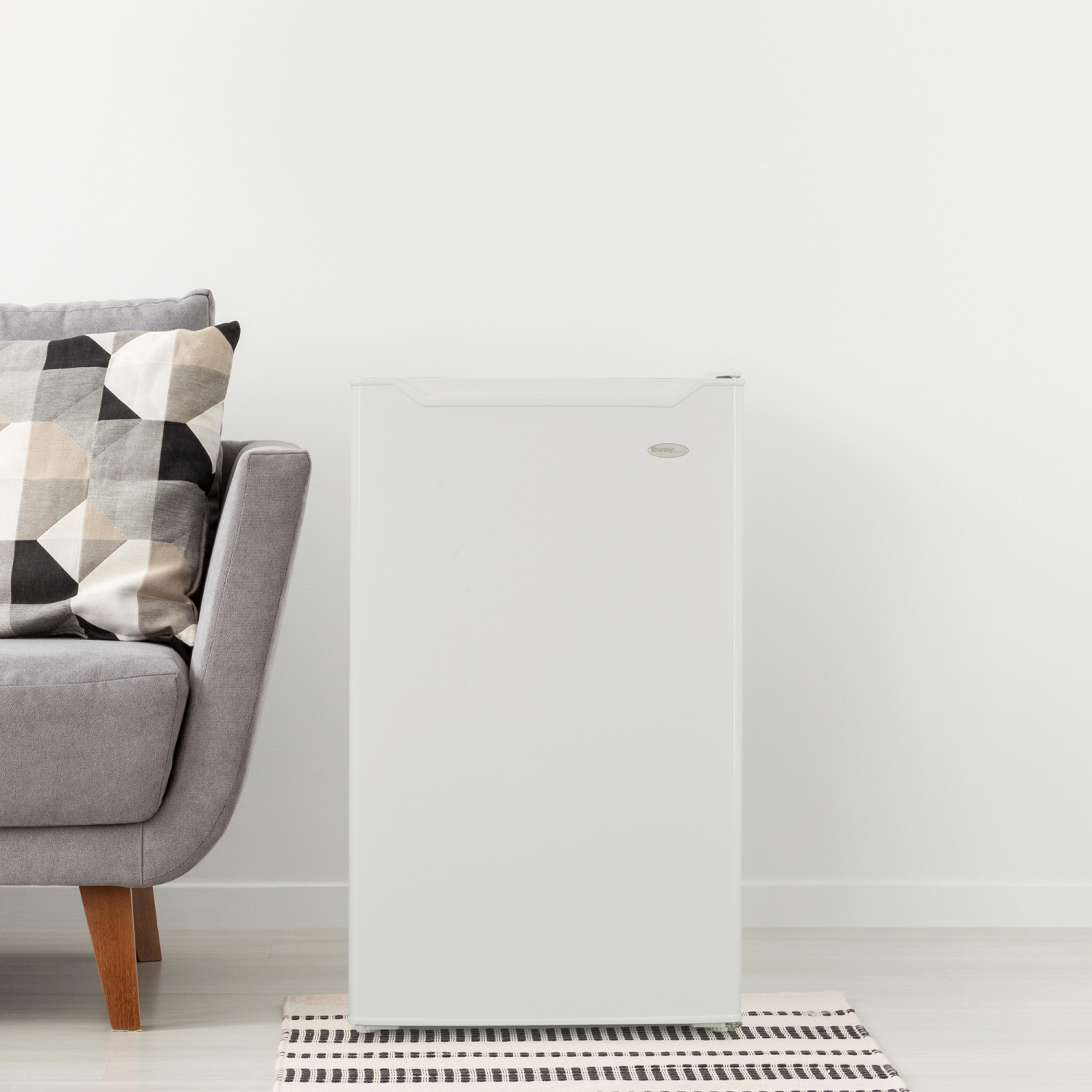 Réfrigérateur de 4,4 pi3 DCR044B1WM de Danby avec Réfrigérateur compact blanc