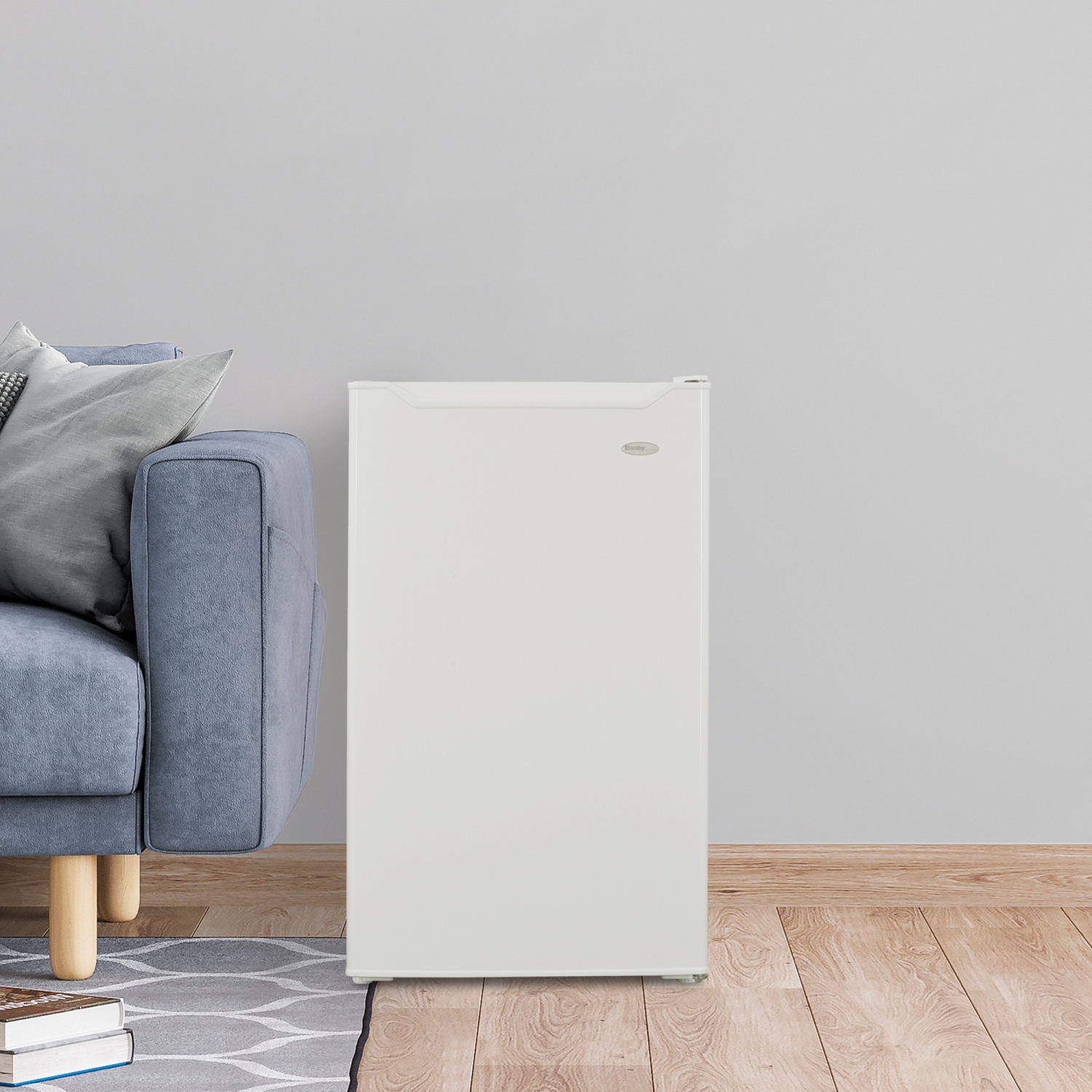 Réfrigérateur de 4,4 pi3 DCR044B1WM de Danby avec Réfrigérateur compact blanc