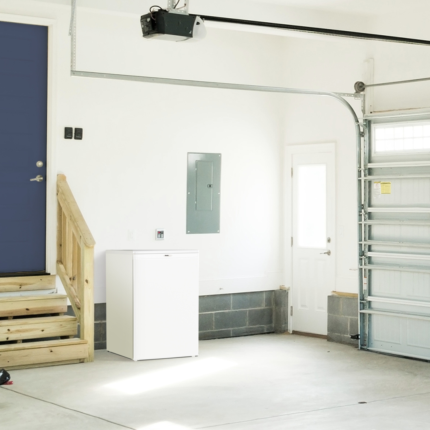 Danby Designer DUFM043A2WDD 4,3 pi3 avec Congélateur vertical en blanc