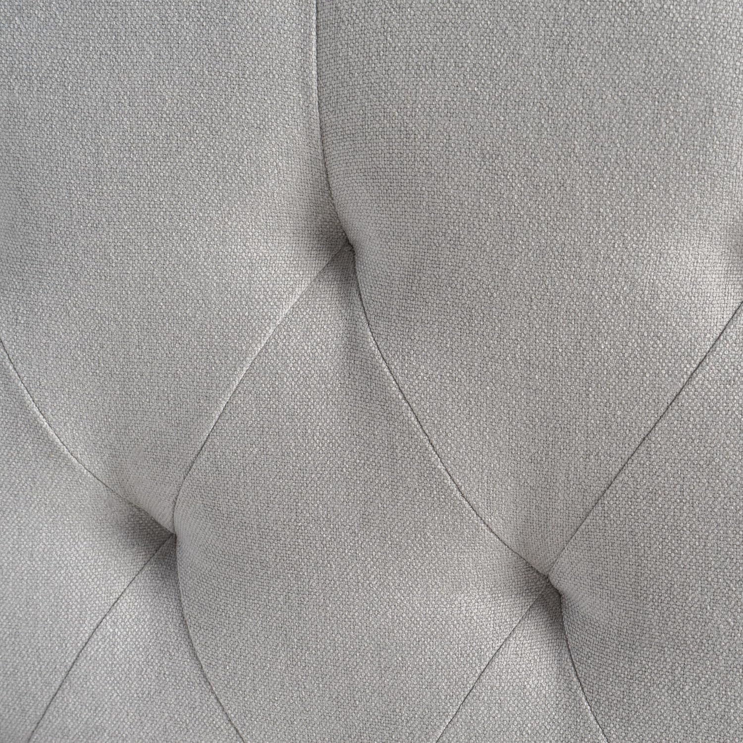 Très grande tête de lit souple pour grand lit avec capitonnage à losanges et bordure cloutée pour un confort et un style optimaux dans votre chambre