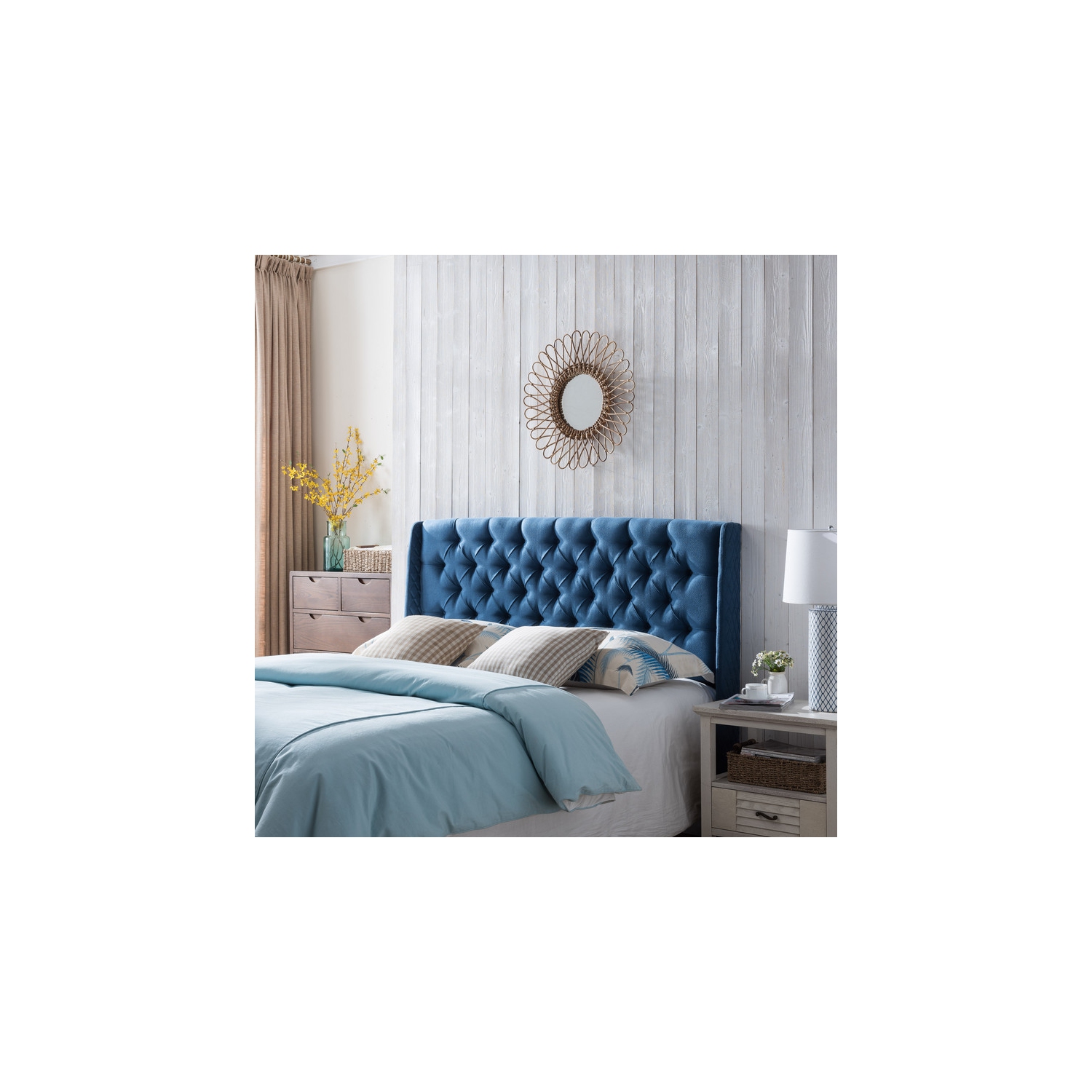 Tête de lit rembourrée à oreilles, revêtement capitonné, structure robuste, très grand lit, bleu marine foncé