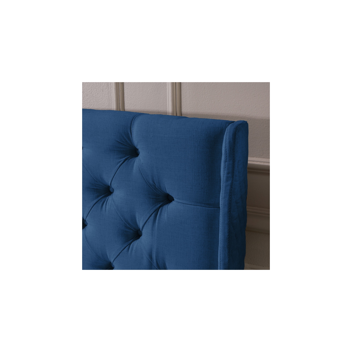 Tête de lit rembourrée à oreilles, revêtement capitonné, structure robuste, très grand lit, bleu marine foncé