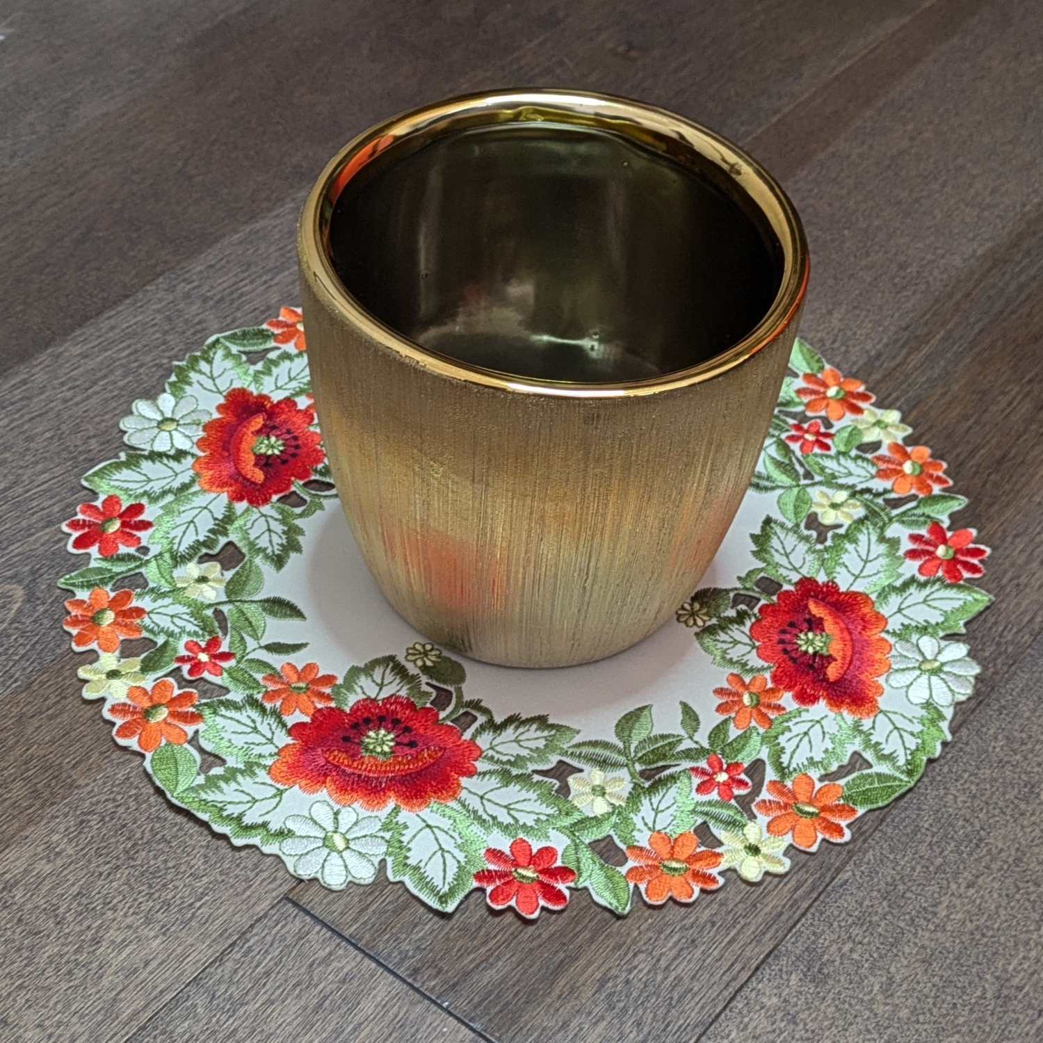 Peace Poppy Embroidered Cutwork Round Placemat, 11-Inch diameter Table Linen Decor, Water Resistance, Machine Wash safe