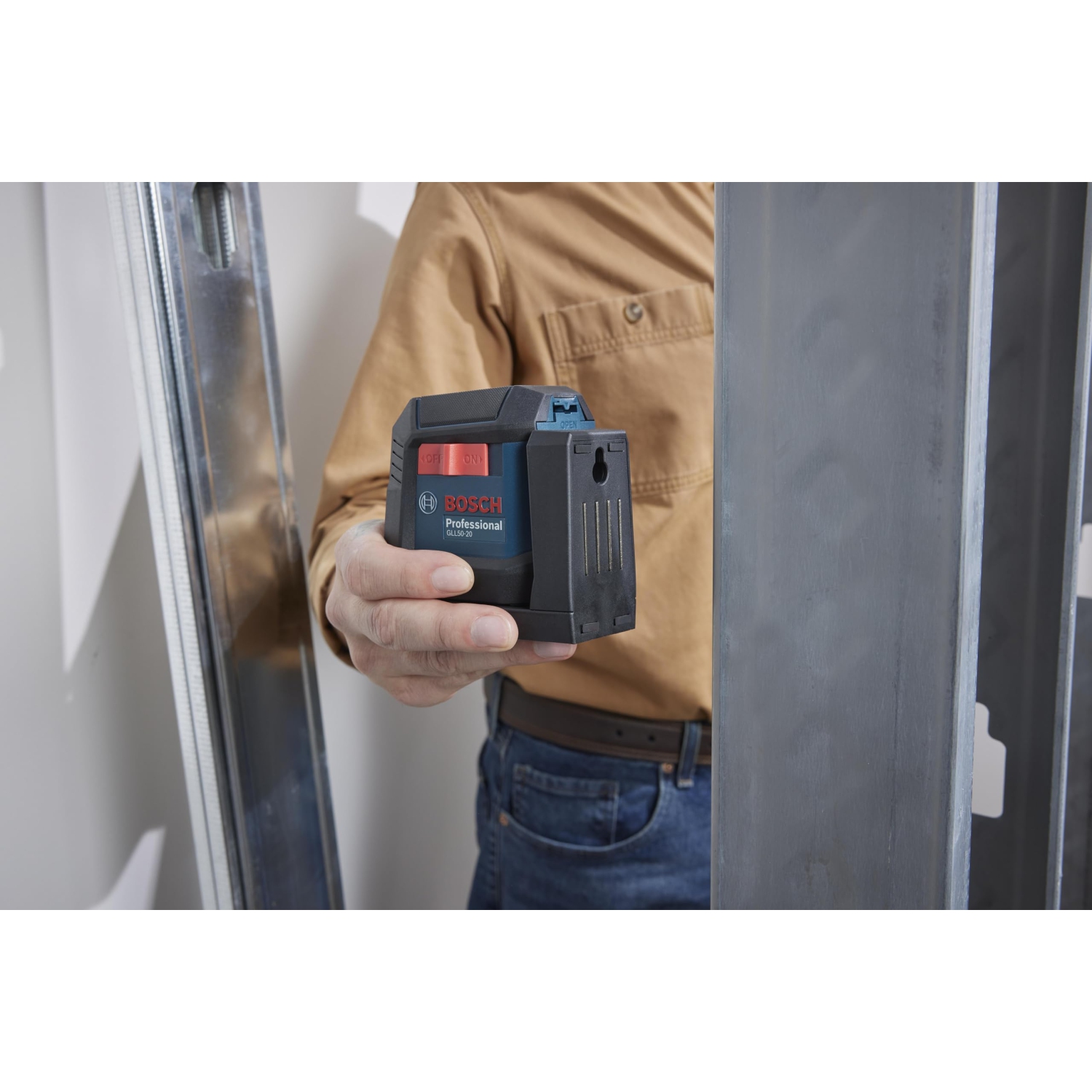 Laser croisé BOSCH GLL50-20, mise à niveau automatique, portée 50 pi et support magnétique au laser